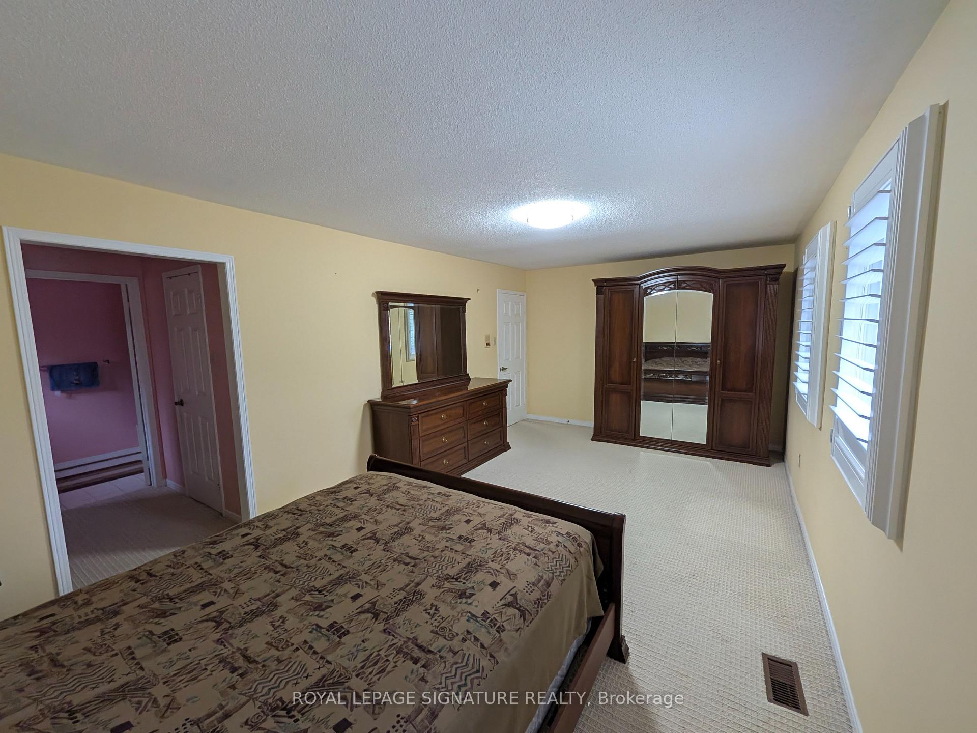 Photo 40 of 44 Bankview Circle, Etobicoke, West Humber-Clairville — HOMEH