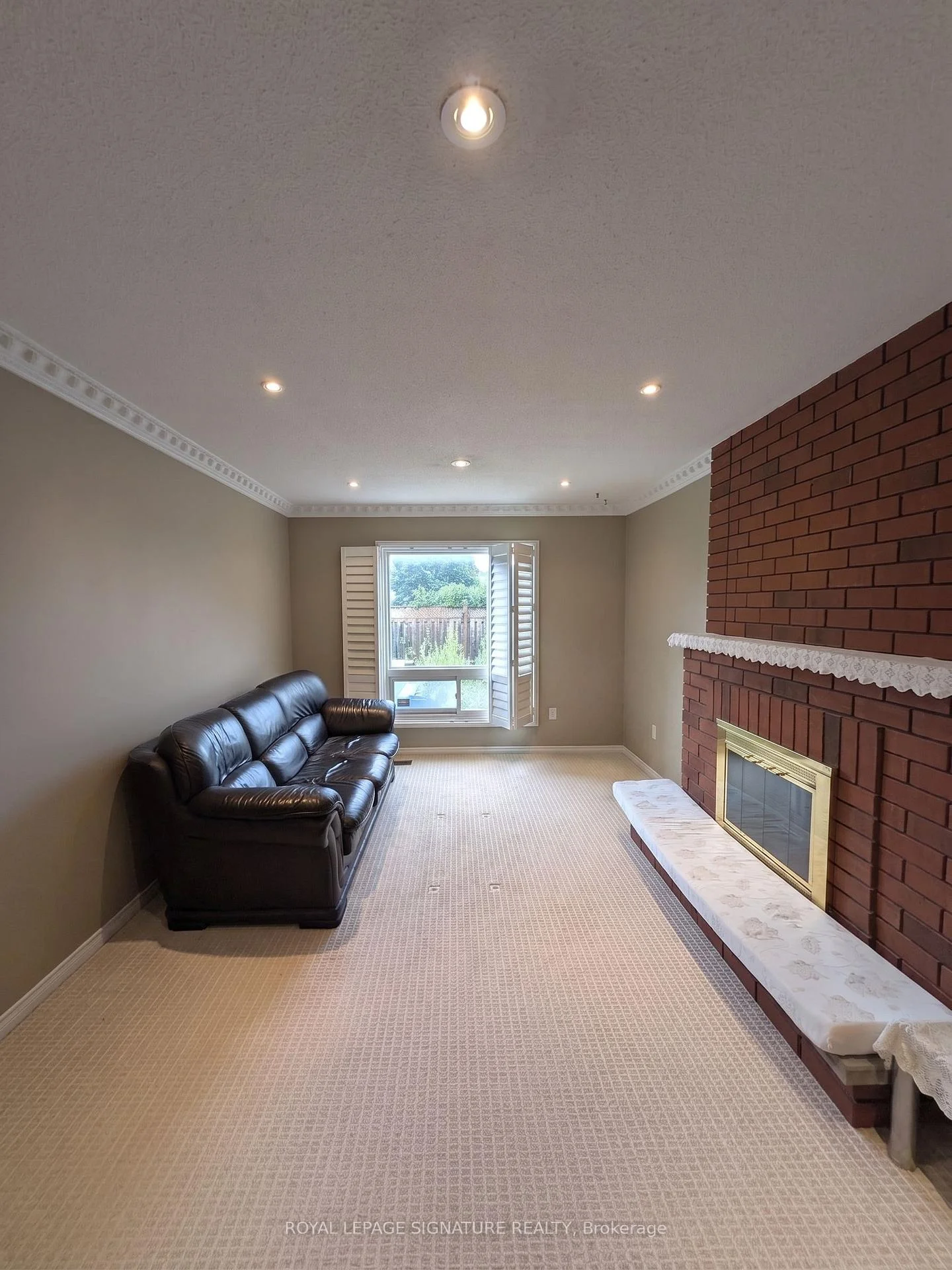 Photo 11 of 44 Bankview Circle, Etobicoke, West Humber-Clairville — HOMEH