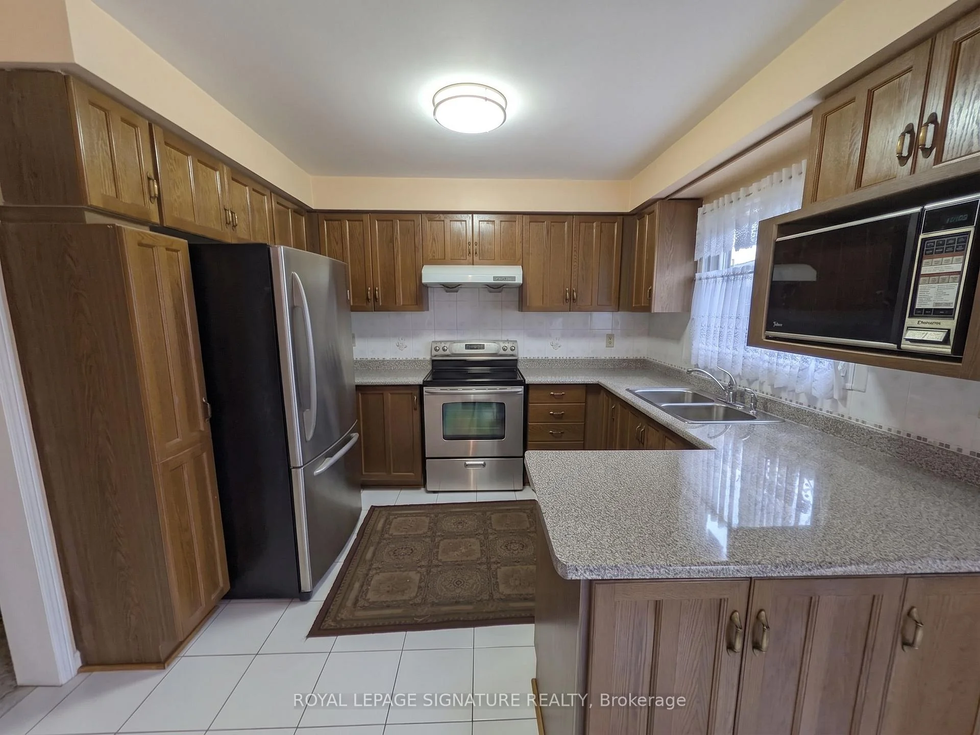 Photo 13 of 44 Bankview Circle, Etobicoke, West Humber-Clairville — HOMEH