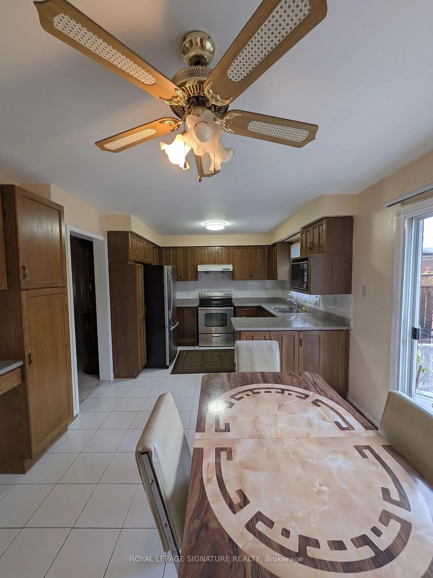 Photo 15 of 44 Bankview Circle, Etobicoke, West Humber-Clairville — HOMEH