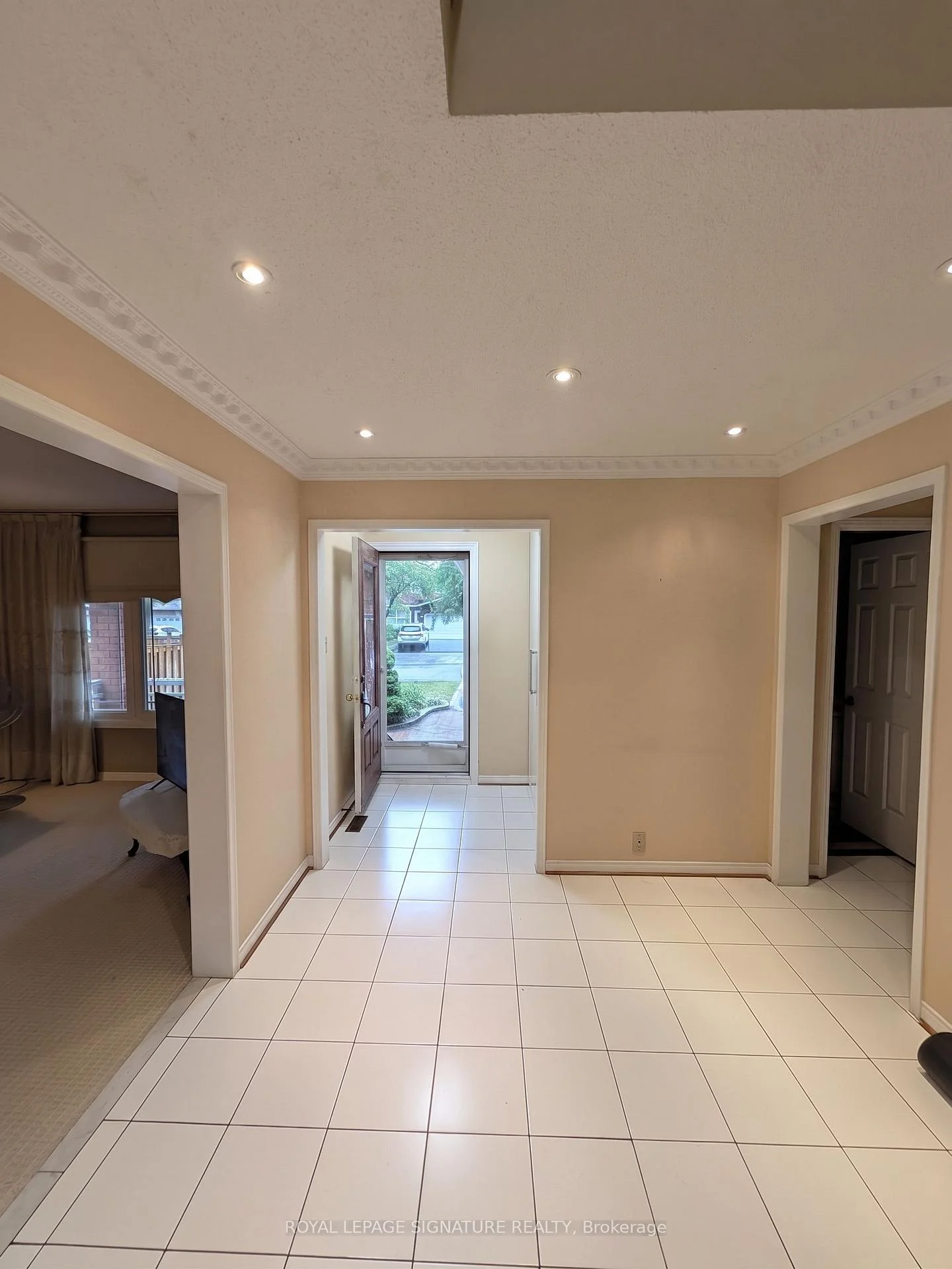 Photo 26 of 44 Bankview Circle, Etobicoke, West Humber-Clairville — HOMEH