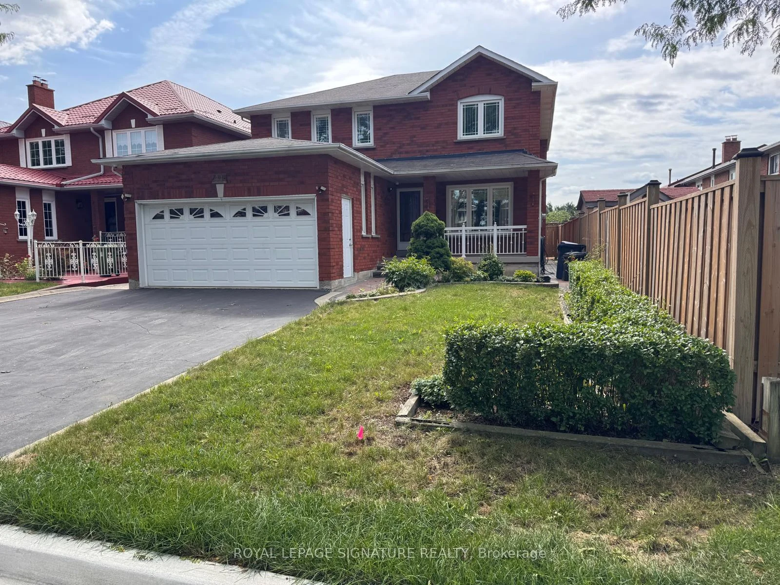 Photo 2 of 44 Bankview Circle, Etobicoke, West Humber-Clairville — HOMEH