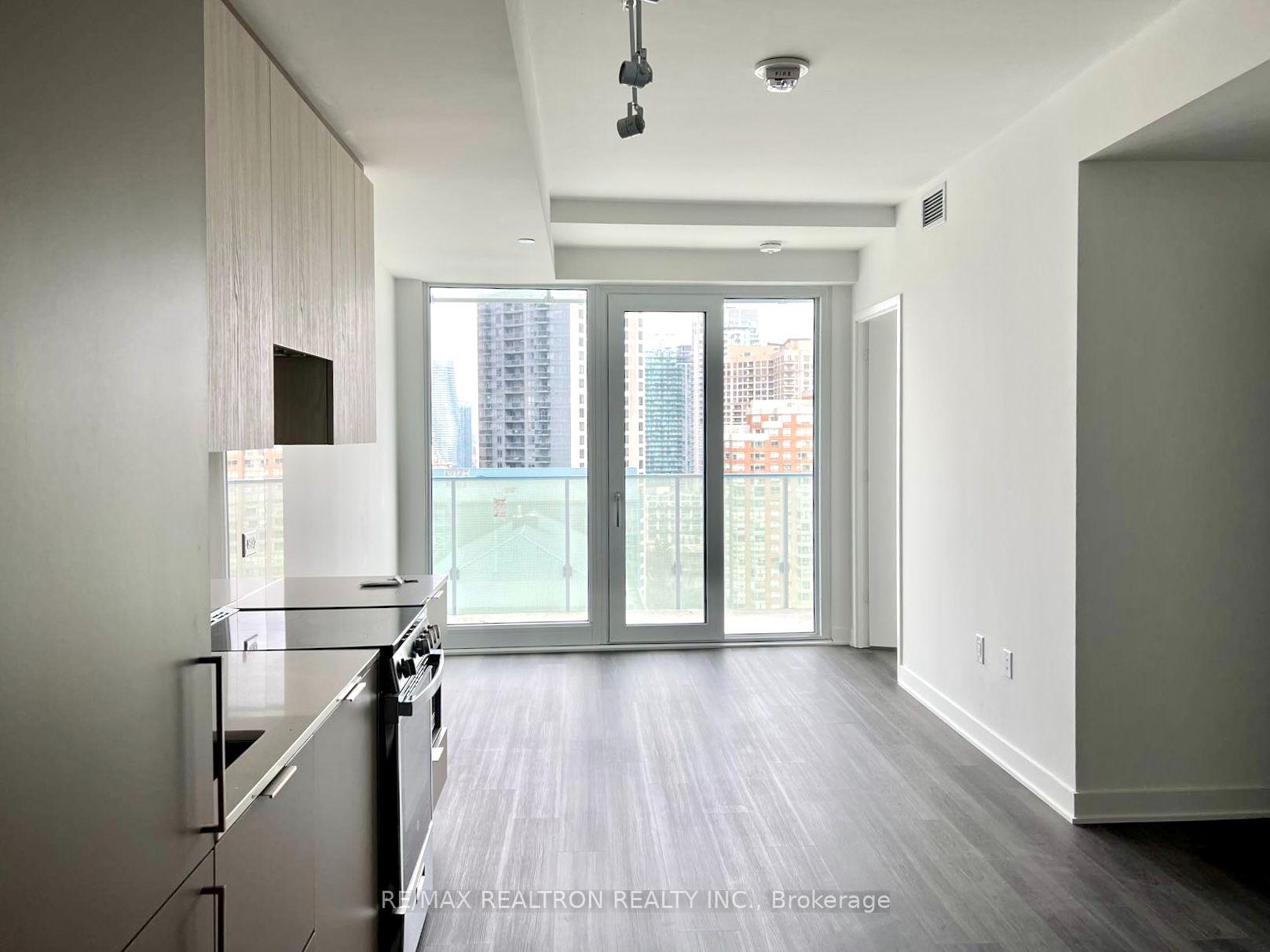 Photo 2 of Unit 1702, 3900 Confederation Parkway, Mississauga, City Centre — HOMEH