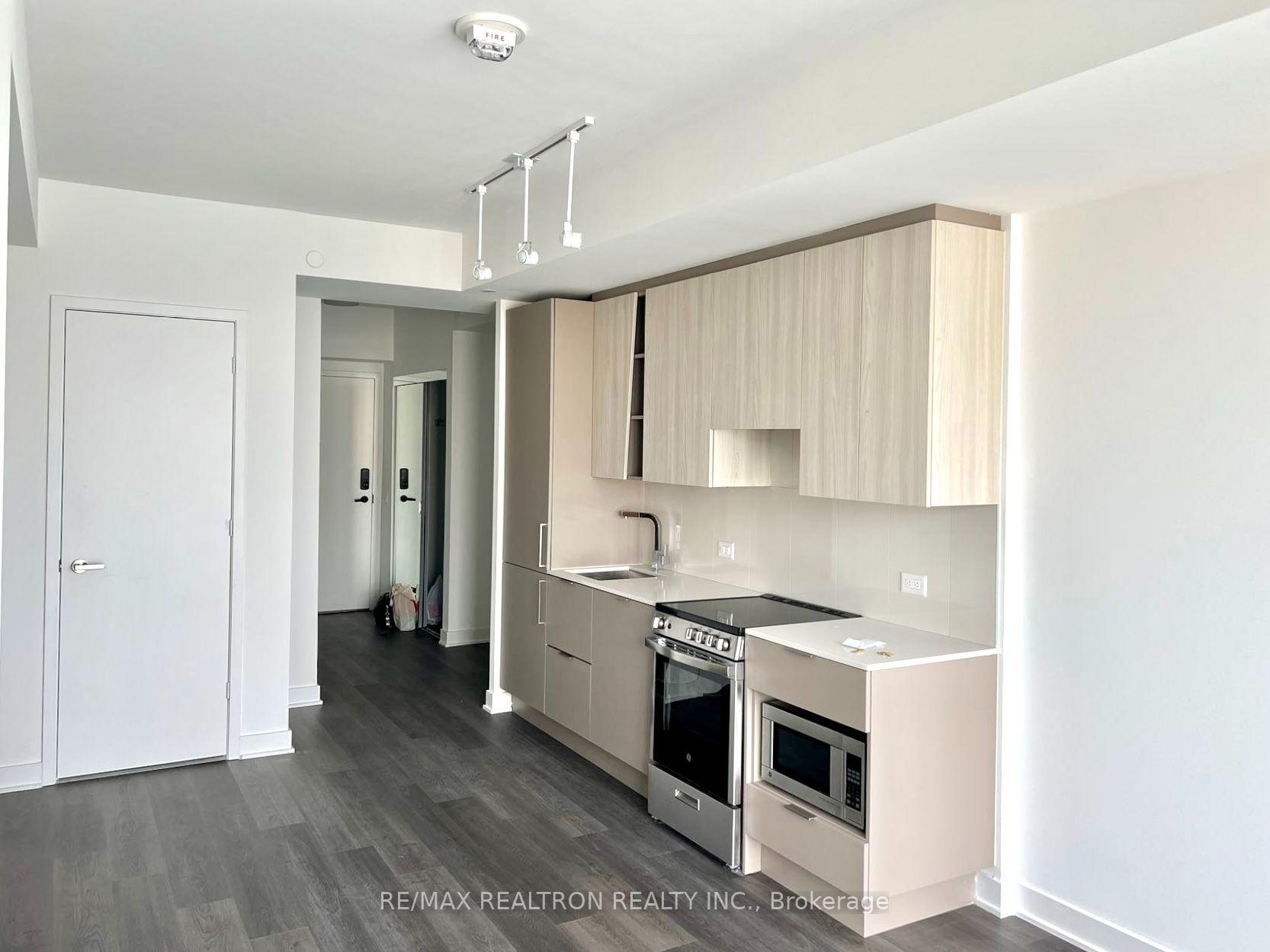 Photo 4 of Unit 1702, 3900 Confederation Parkway, Mississauga, City Centre — HOMEH
