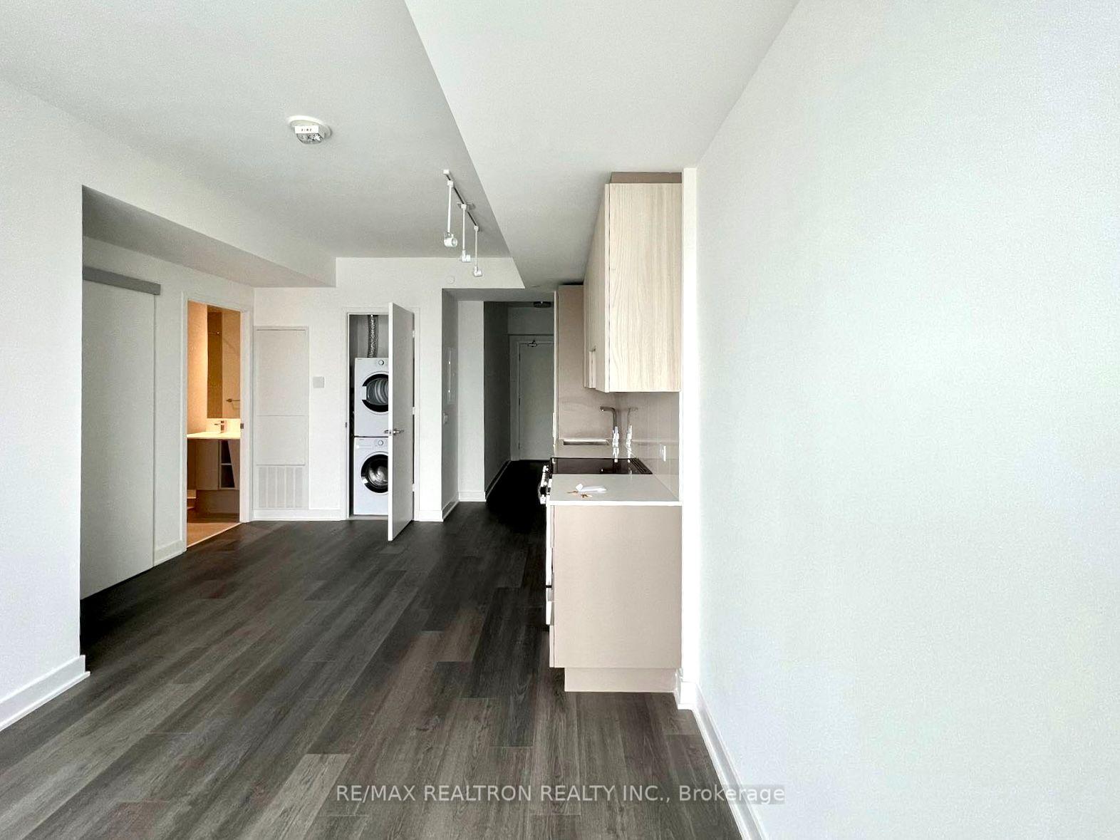 Photo 5 of Unit 1702, 3900 Confederation Parkway, Mississauga, City Centre — HOMEH