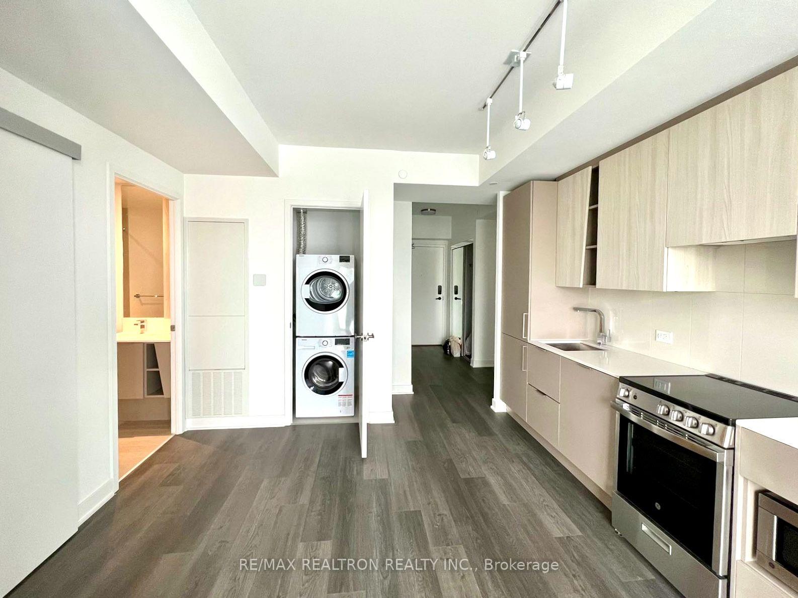 Photo 6 of Unit 1702, 3900 Confederation Parkway, Mississauga, City Centre — HOMEH