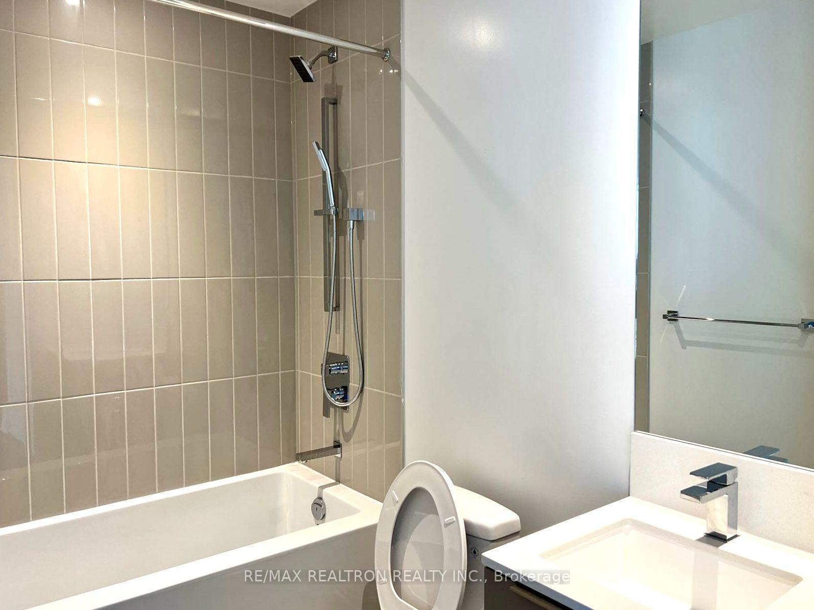 Photo 7 of Unit 1702, 3900 Confederation Parkway, Mississauga, City Centre — HOMEH