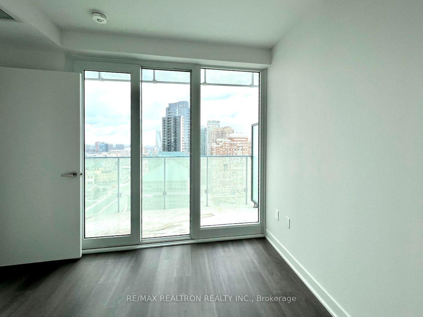 Photo 8 of Unit 1702, 3900 Confederation Parkway, Mississauga, City Centre — HOMEH