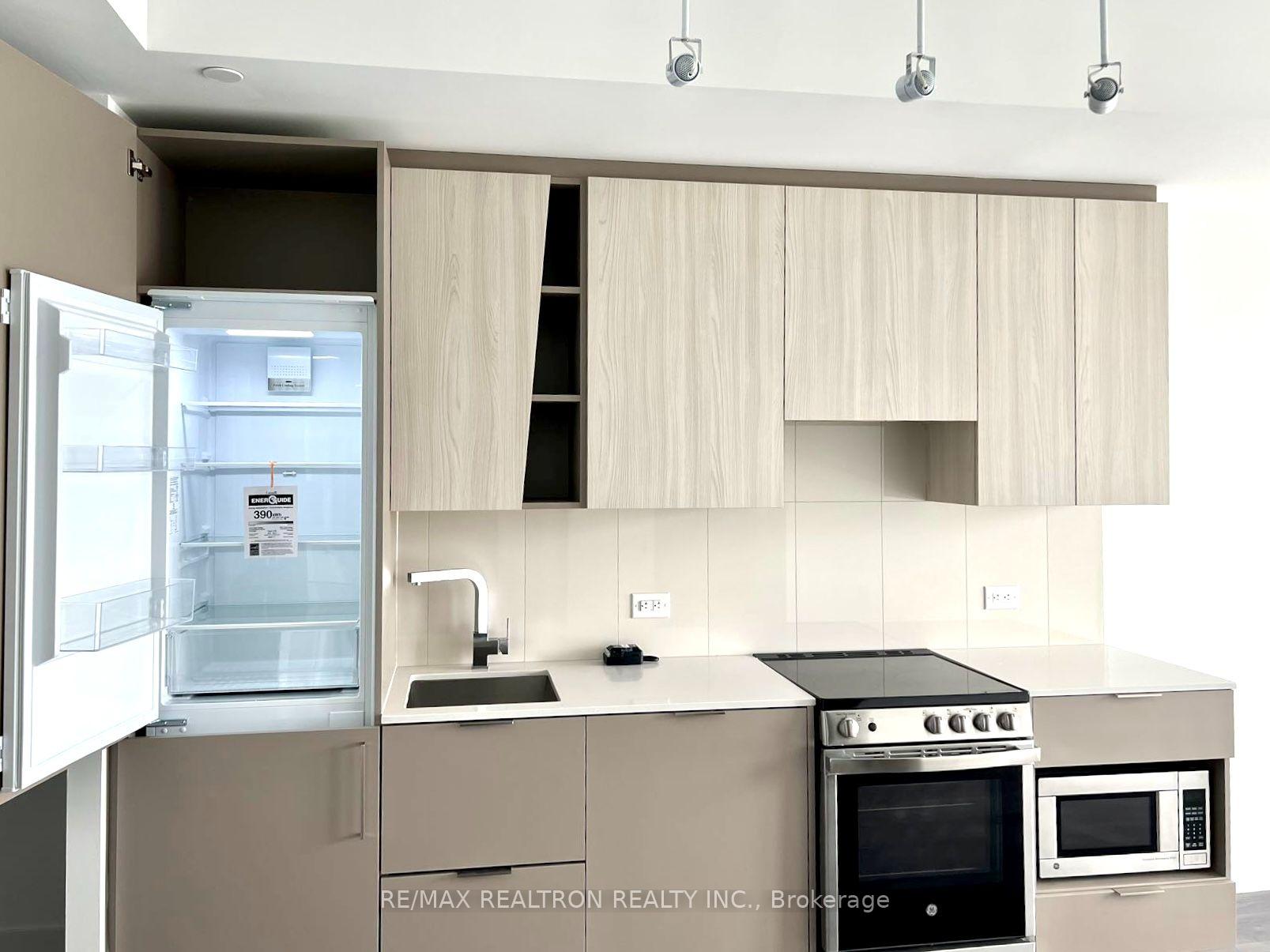 Photo 11 of Unit 1702, 3900 Confederation Parkway, Mississauga, City Centre — HOMEH