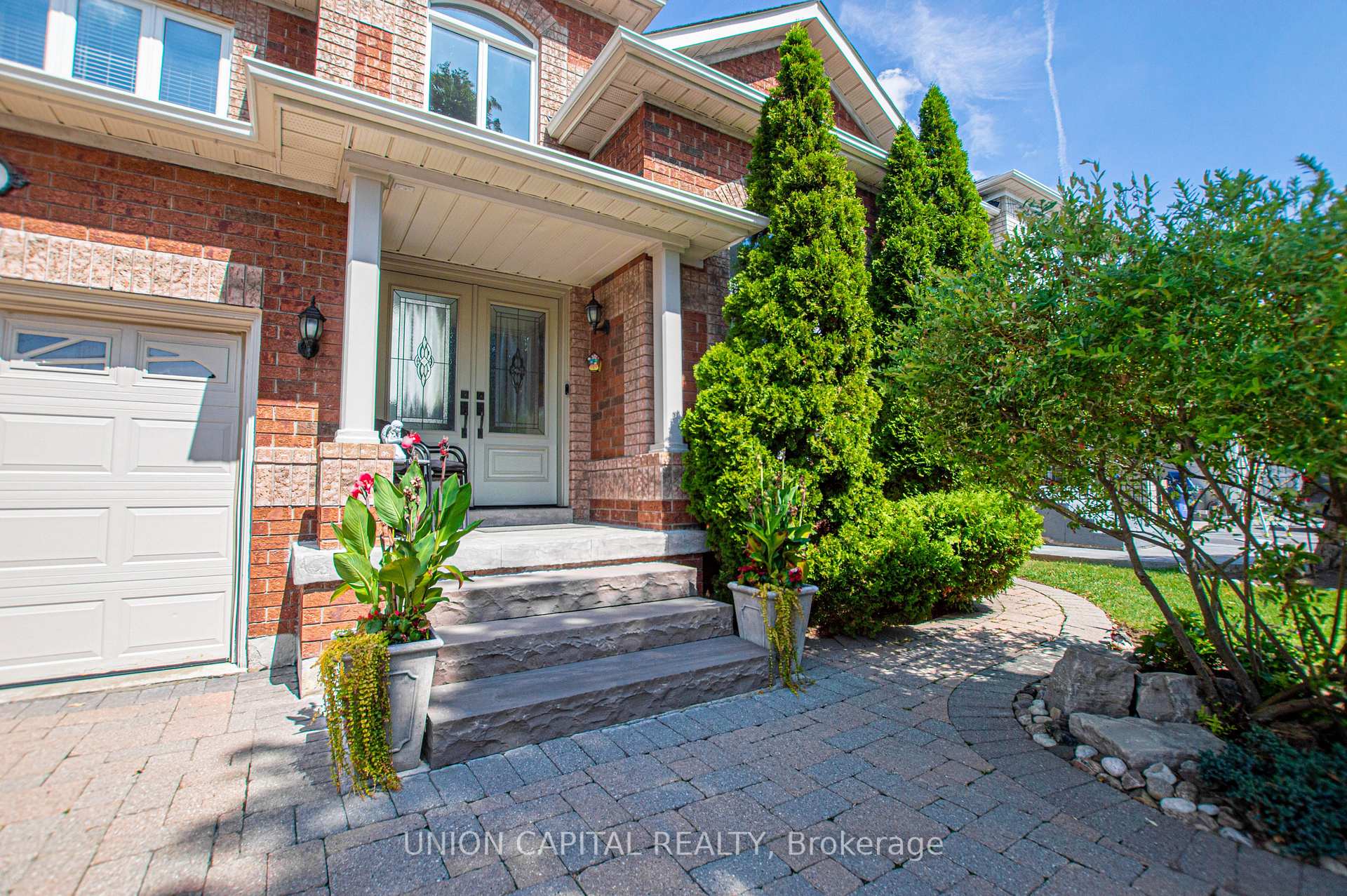 Photo 3 of 28 Sail Crescent, Vaughan, Vellore Village — HOMEH