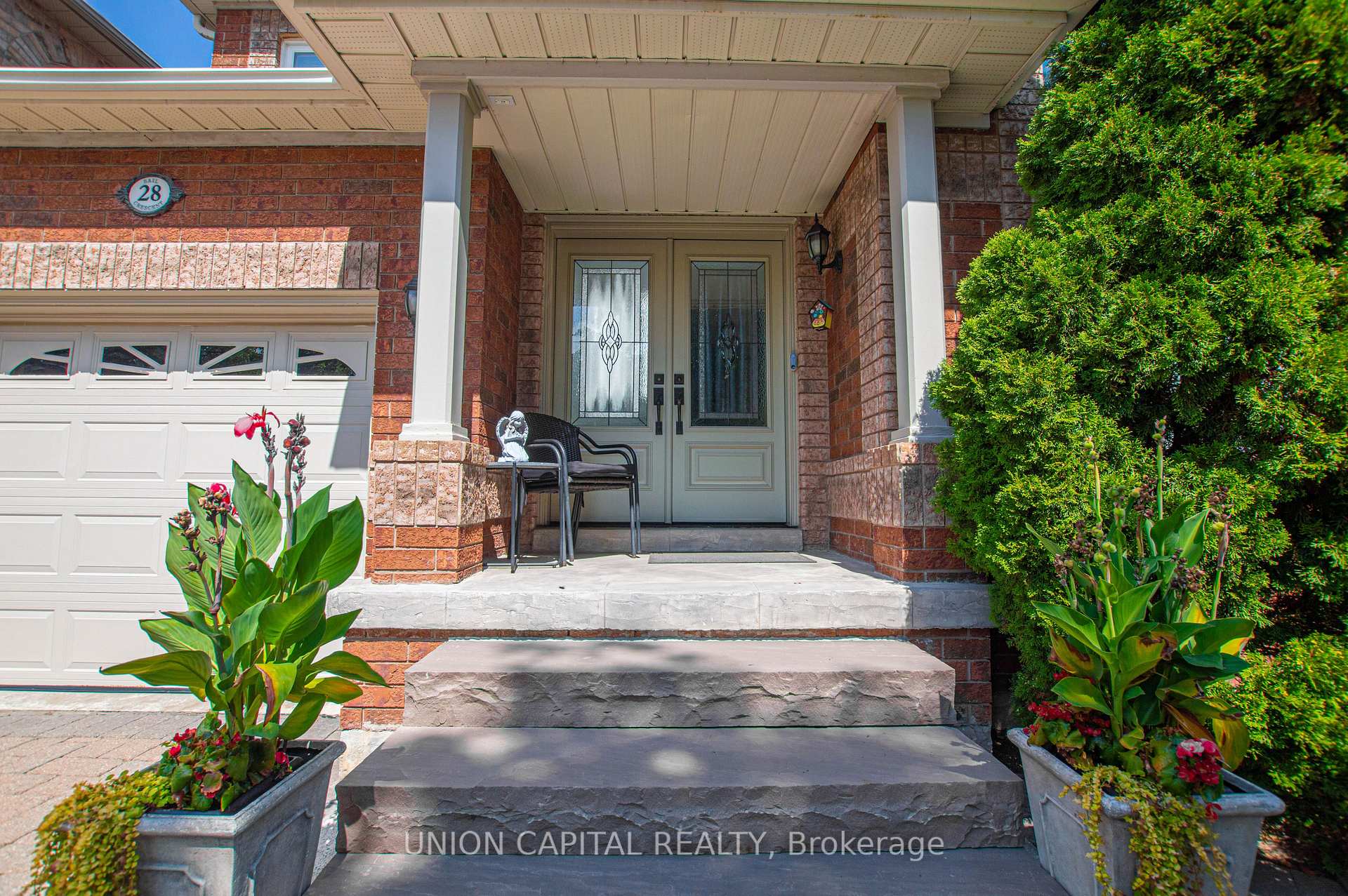 Photo 4 of 28 Sail Crescent, Vaughan, Vellore Village — HOMEH