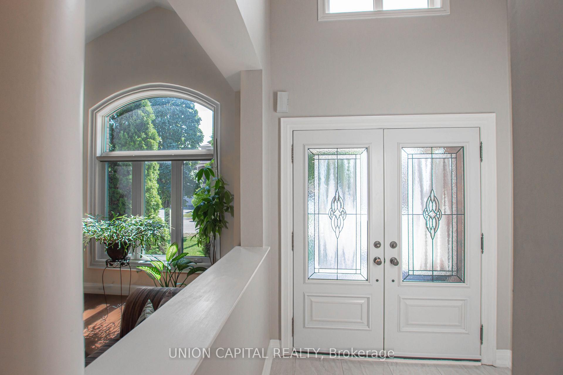 Photo 5 of 28 Sail Crescent, Vaughan, Vellore Village — HOMEH
