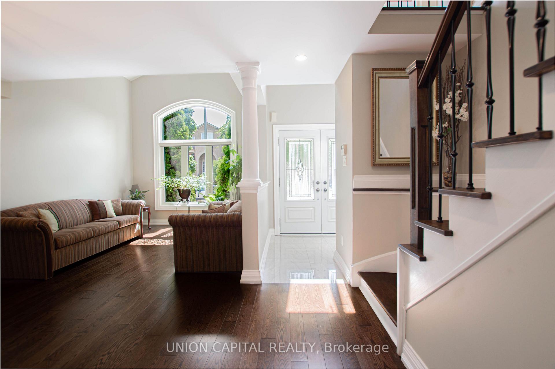 Photo 7 of 28 Sail Crescent, Vaughan, Vellore Village — HOMEH