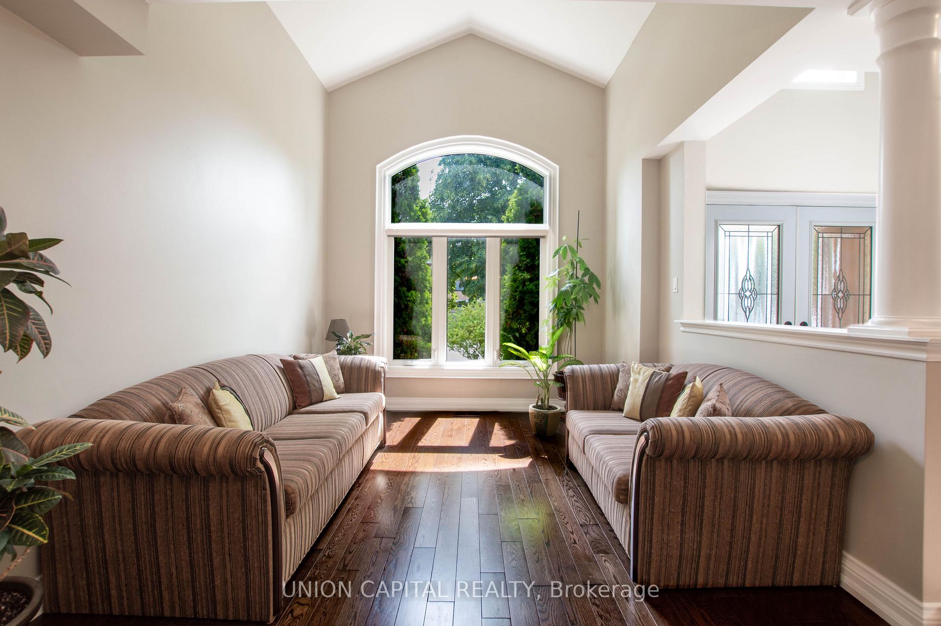 Photo 8 of 28 Sail Crescent, Vaughan, Vellore Village — HOMEH