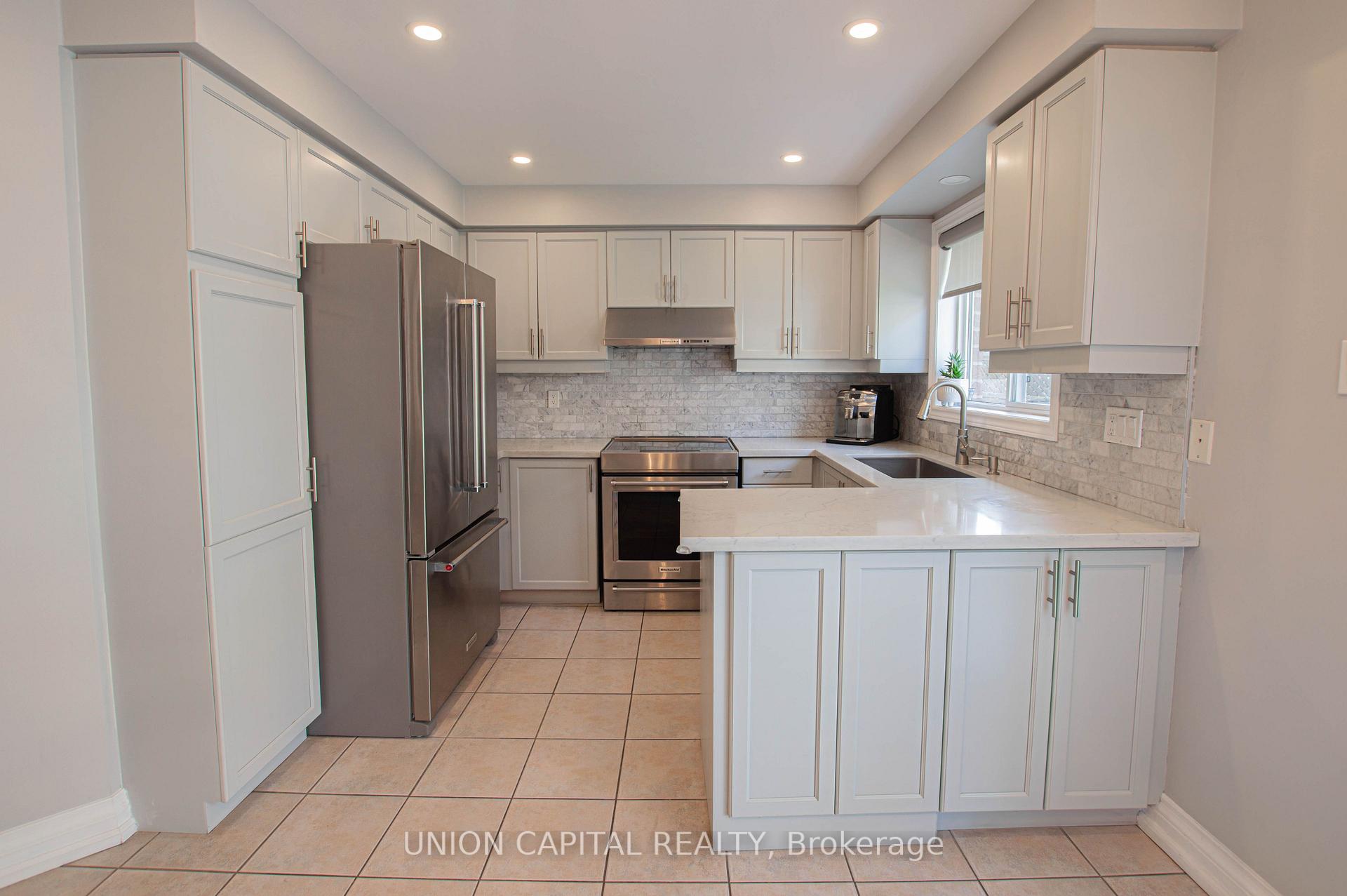 Photo 14 of 28 Sail Crescent, Vaughan, Vellore Village — HOMEH