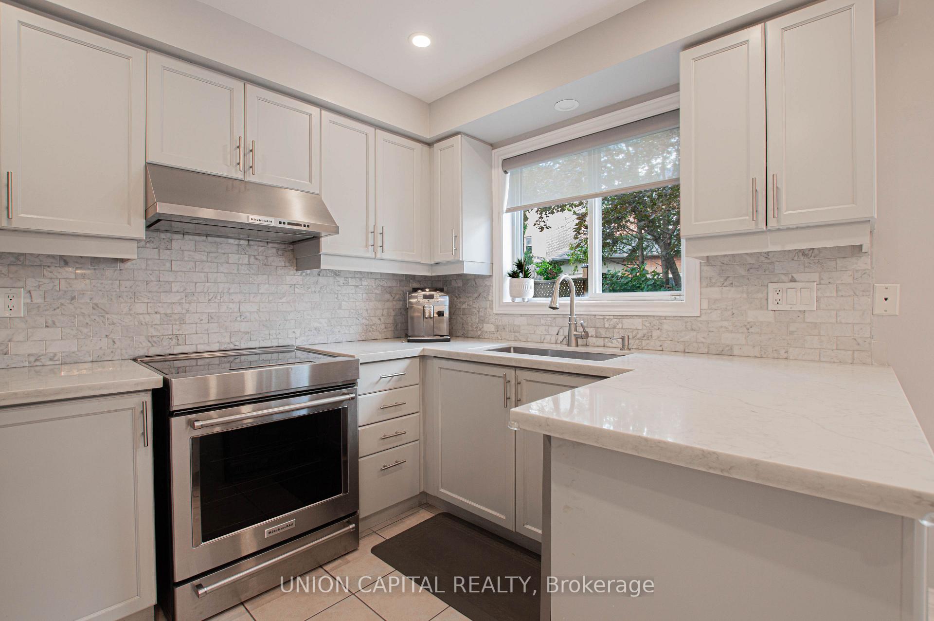 Photo 16 of 28 Sail Crescent, Vaughan, Vellore Village — HOMEH