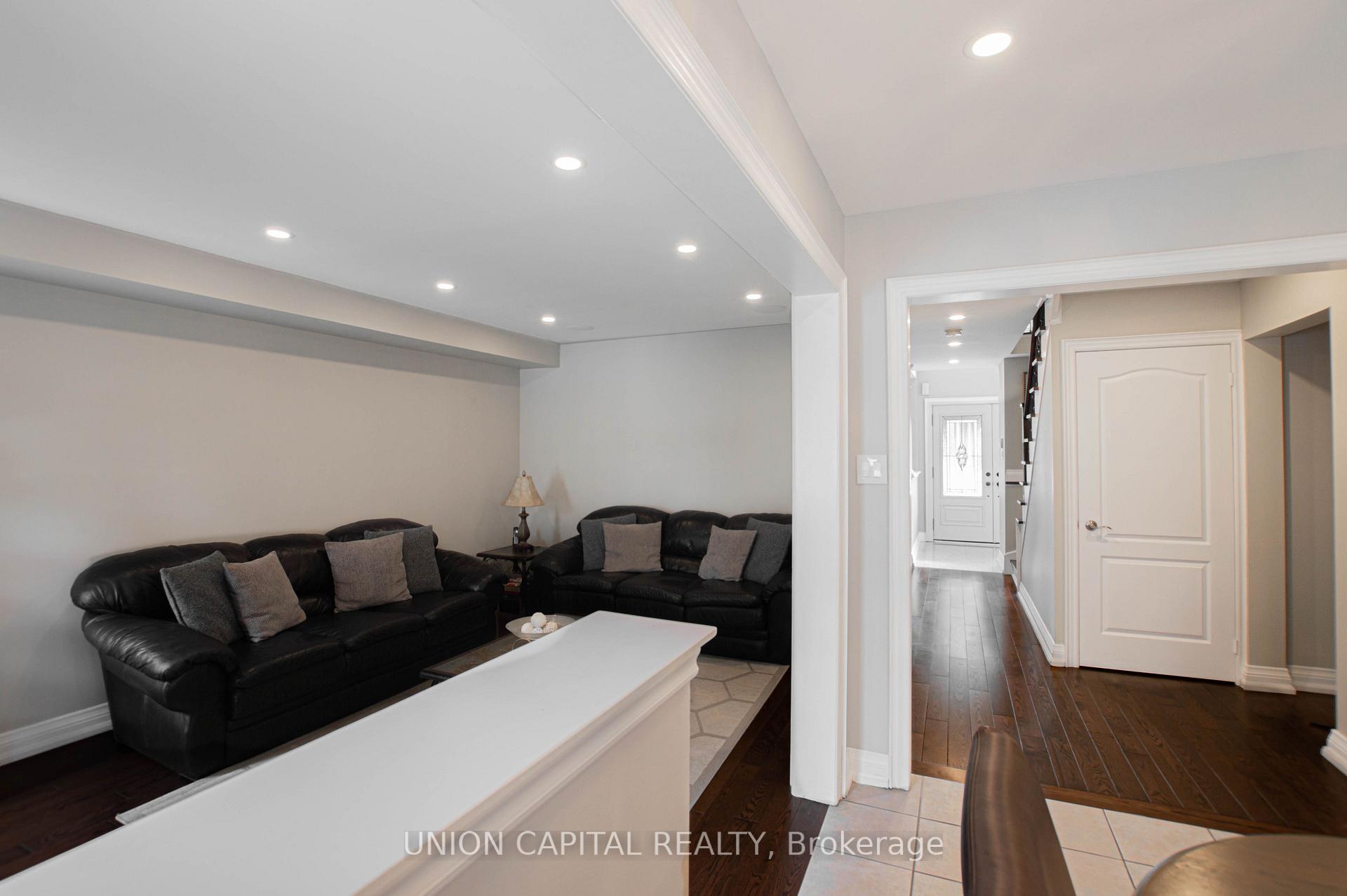Photo 17 of 28 Sail Crescent, Vaughan, Vellore Village — HOMEH