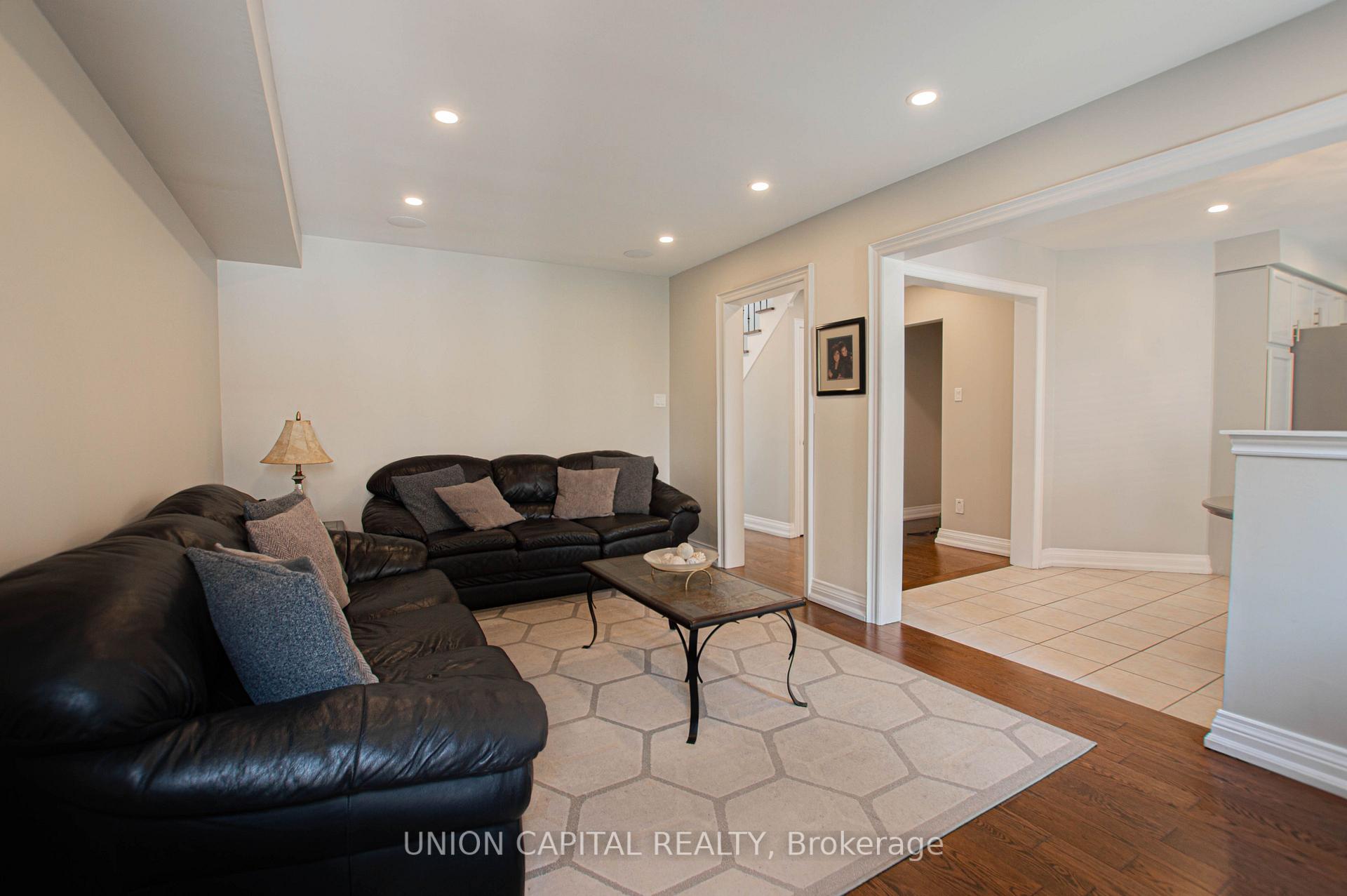 Photo 20 of 28 Sail Crescent, Vaughan, Vellore Village — HOMEH