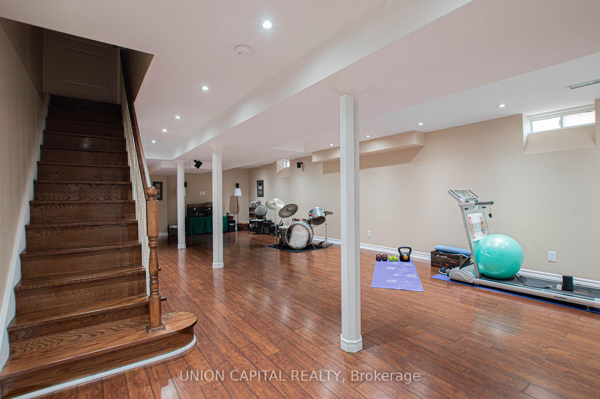 Photo 23 of 28 Sail Crescent, Vaughan, Vellore Village — HOMEH