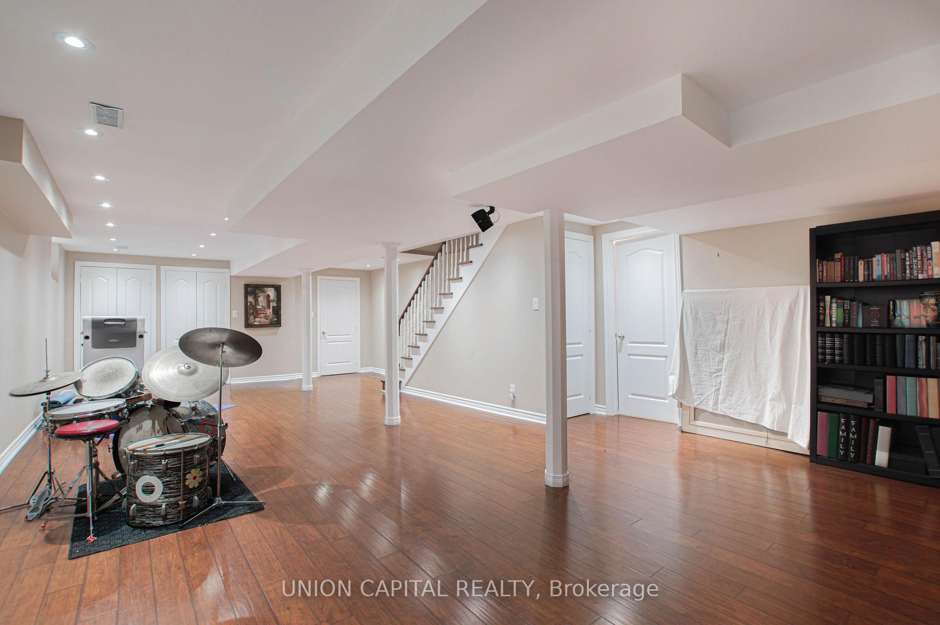 Photo 24 of 28 Sail Crescent, Vaughan, Vellore Village — HOMEH