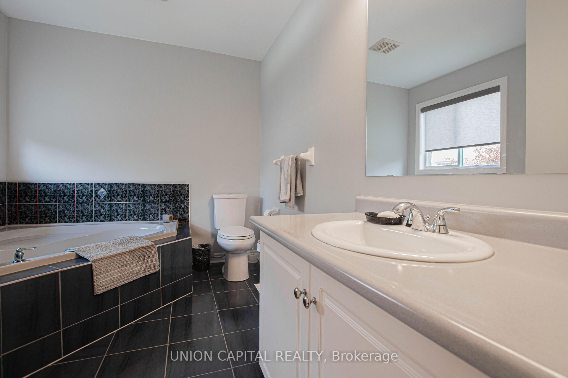 Photo 35 of 28 Sail Crescent, Vaughan, Vellore Village — HOMEH