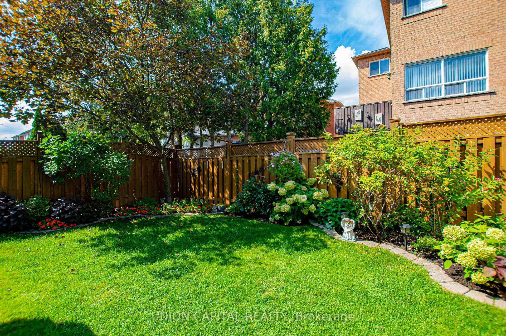 Photo 39 of 28 Sail Crescent, Vaughan, Vellore Village — HOMEH