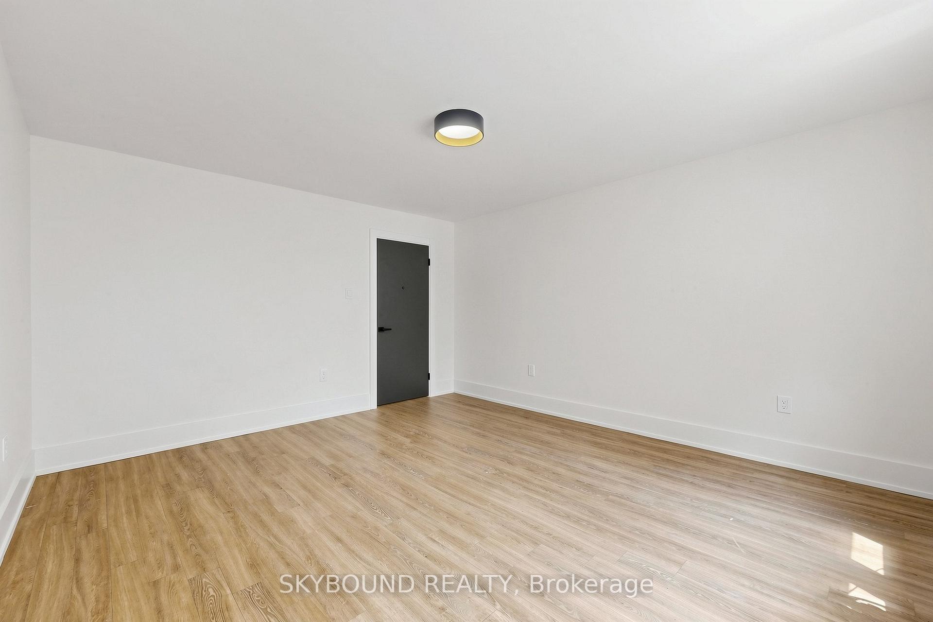 Photo 4 of Unit 11, 1165 Kingston Road, Scarborough, Birchcliffe-Cliffside — HOMEH