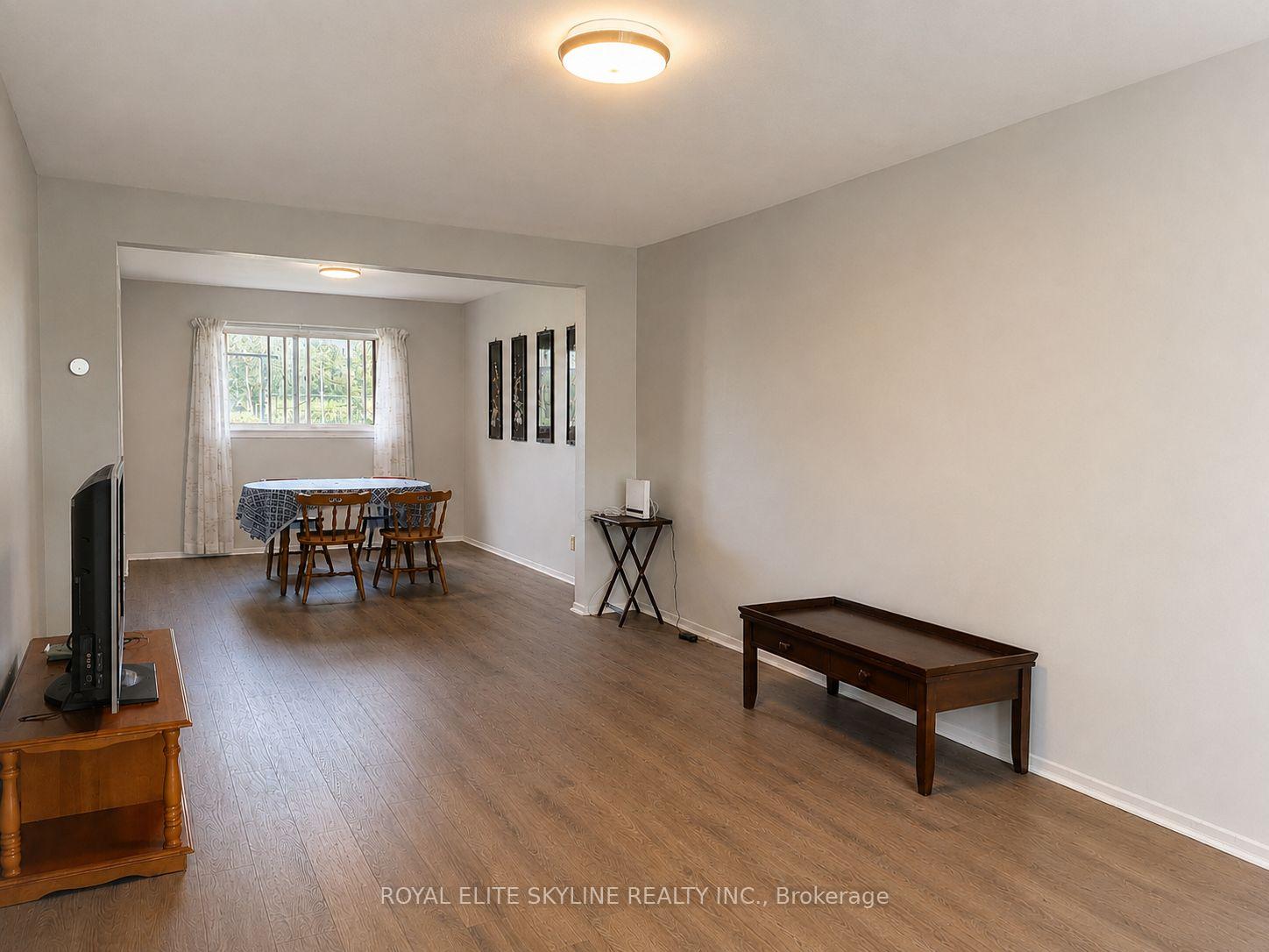 Photo 2 of 40 Clydesdale Drive, North York, Pleasant View — HOMEH