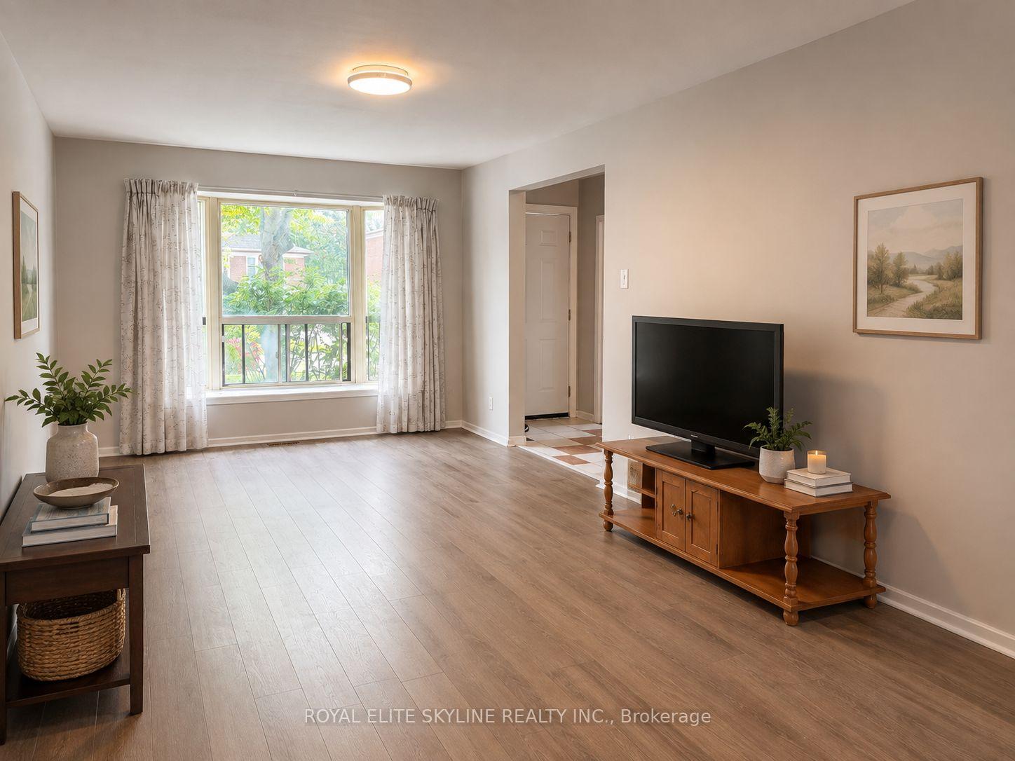 Photo 3 of 40 Clydesdale Drive, North York, Pleasant View — HOMEH