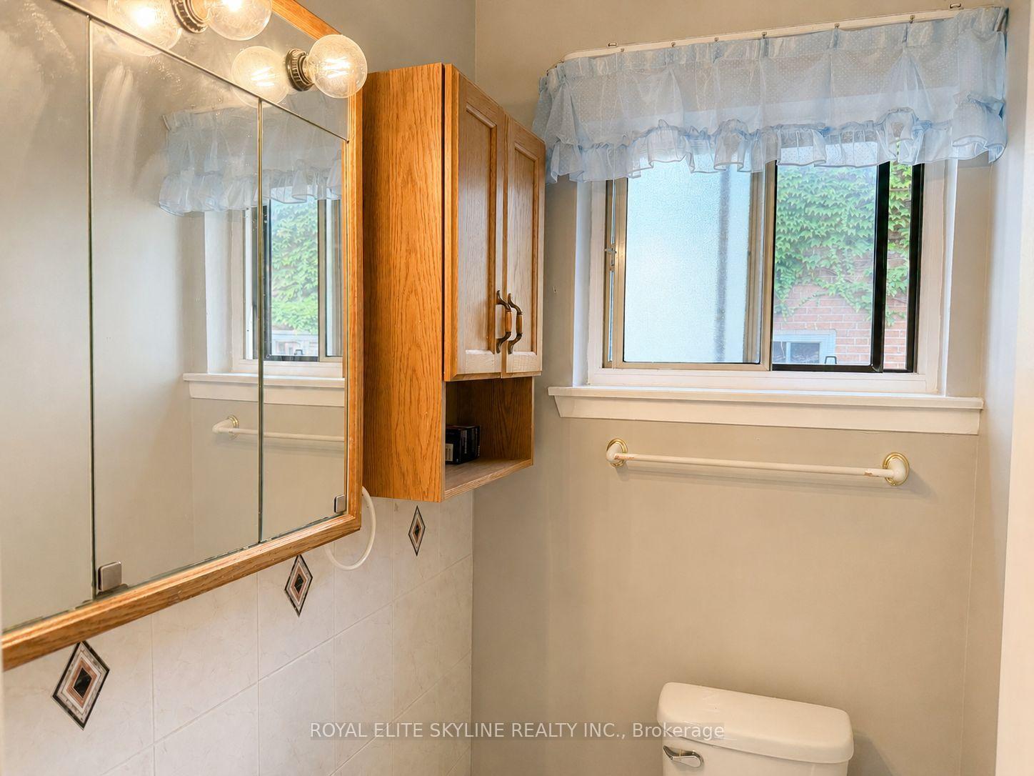 Photo 25 of 40 Clydesdale Drive, North York, Pleasant View — HOMEH