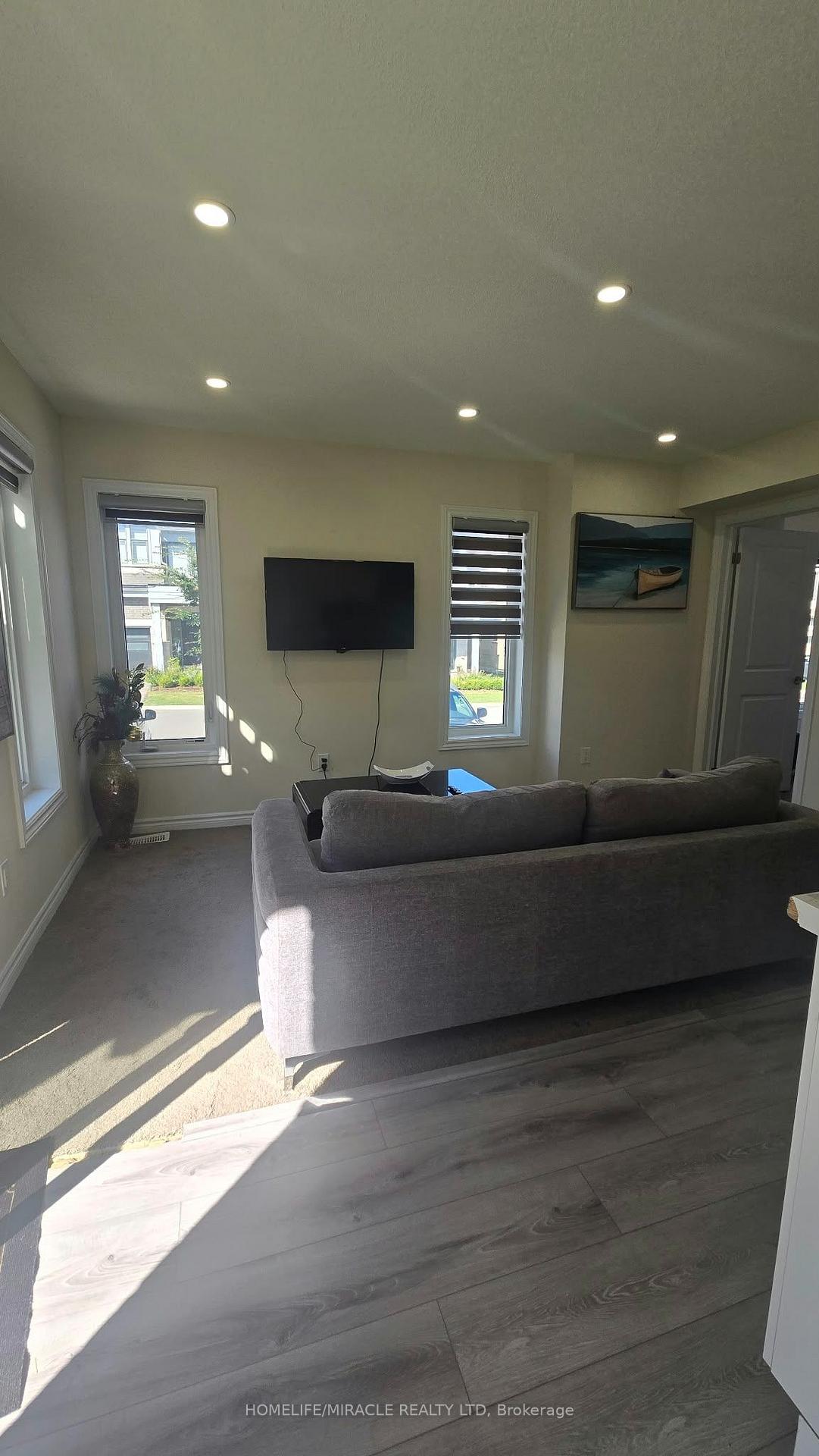 Photo 17 of 771 Chinook Path, Oshawa, Donevan — HOMEH