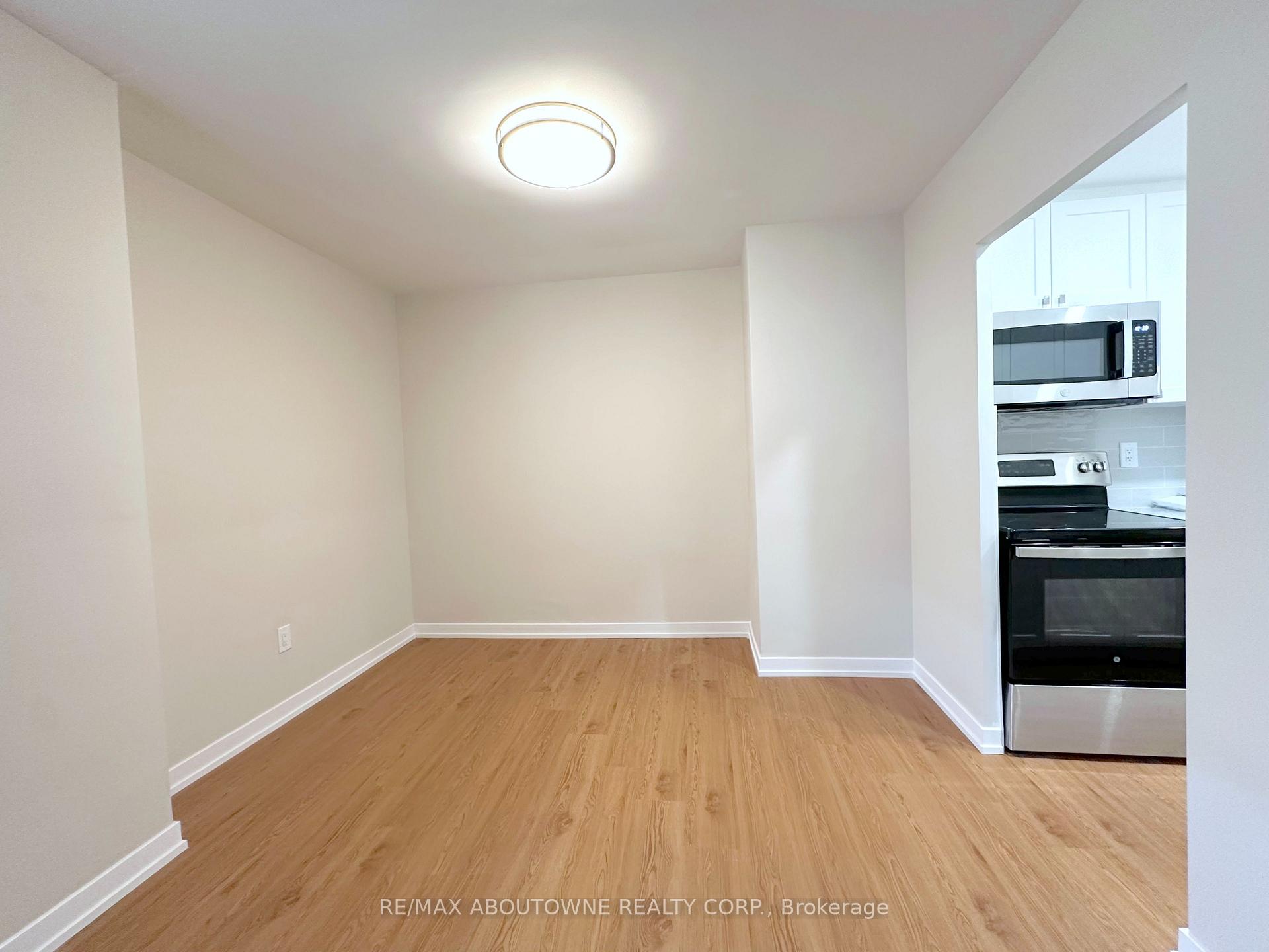 Photo 4 of Unit 506, 300 St Clair Avenue W, Toronto, Casa Loma — HOMEH
