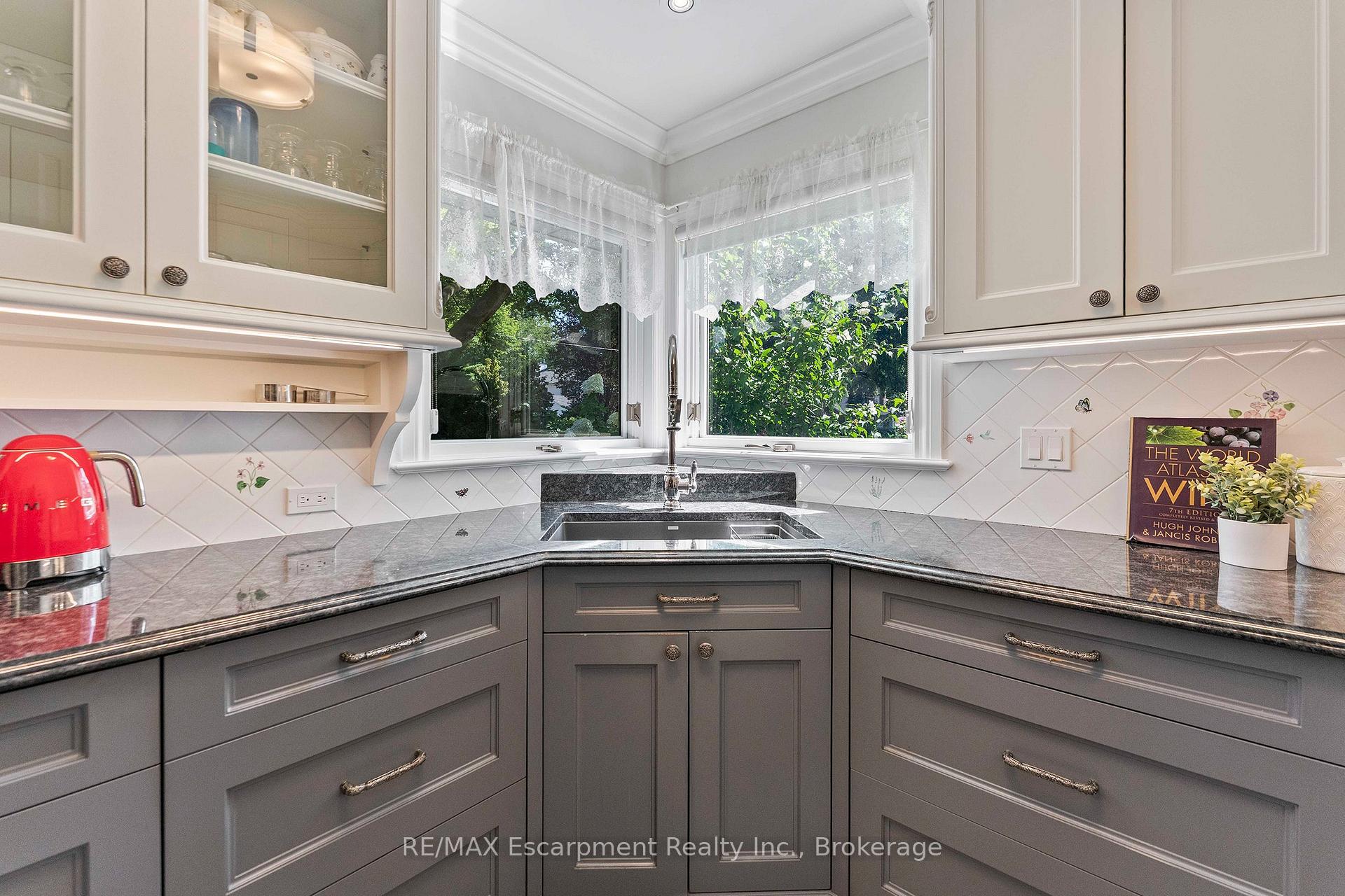 Photo 10 of 380 Watson Avenue, Oakville, Old Oakville — HOMEH