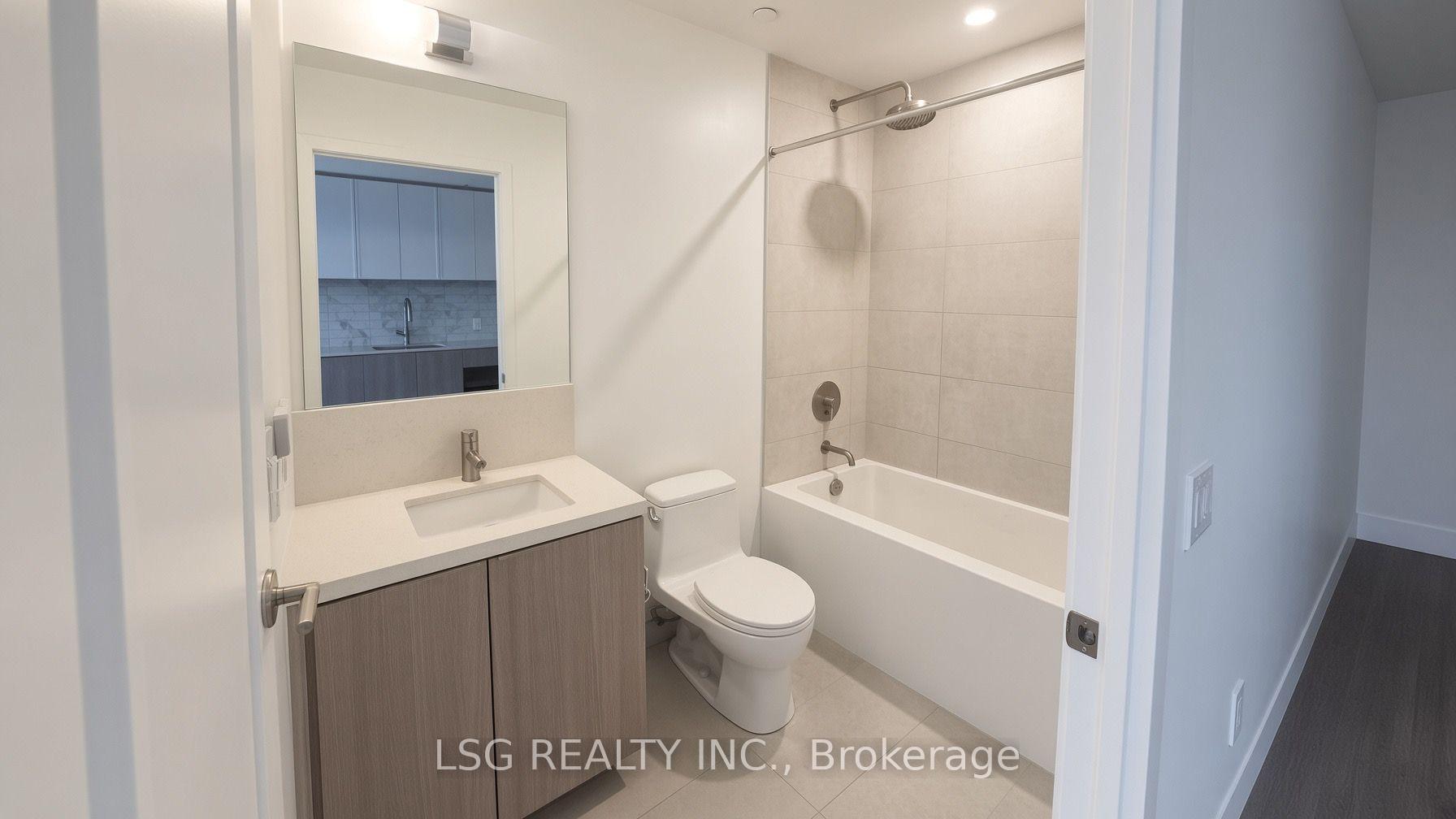 Photo 6 of Unit 337, 2020 Bathurst Street, Toronto, Humewood-Cedarvale — HOMEH