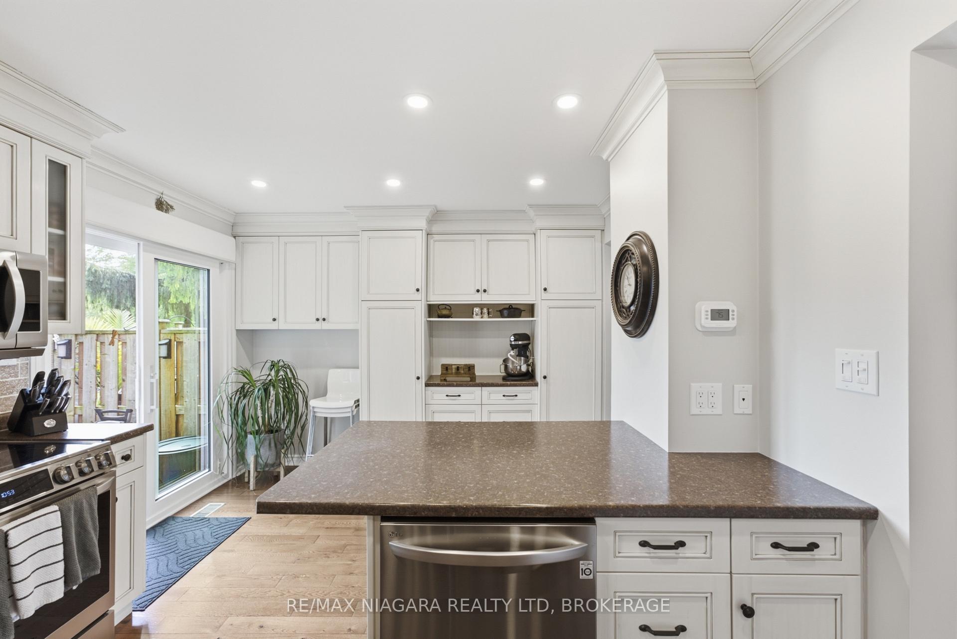 Photo 7 of Unit 35, 2 Weiden Street, St. Catharines, Bunting/Linwell — HOMEH