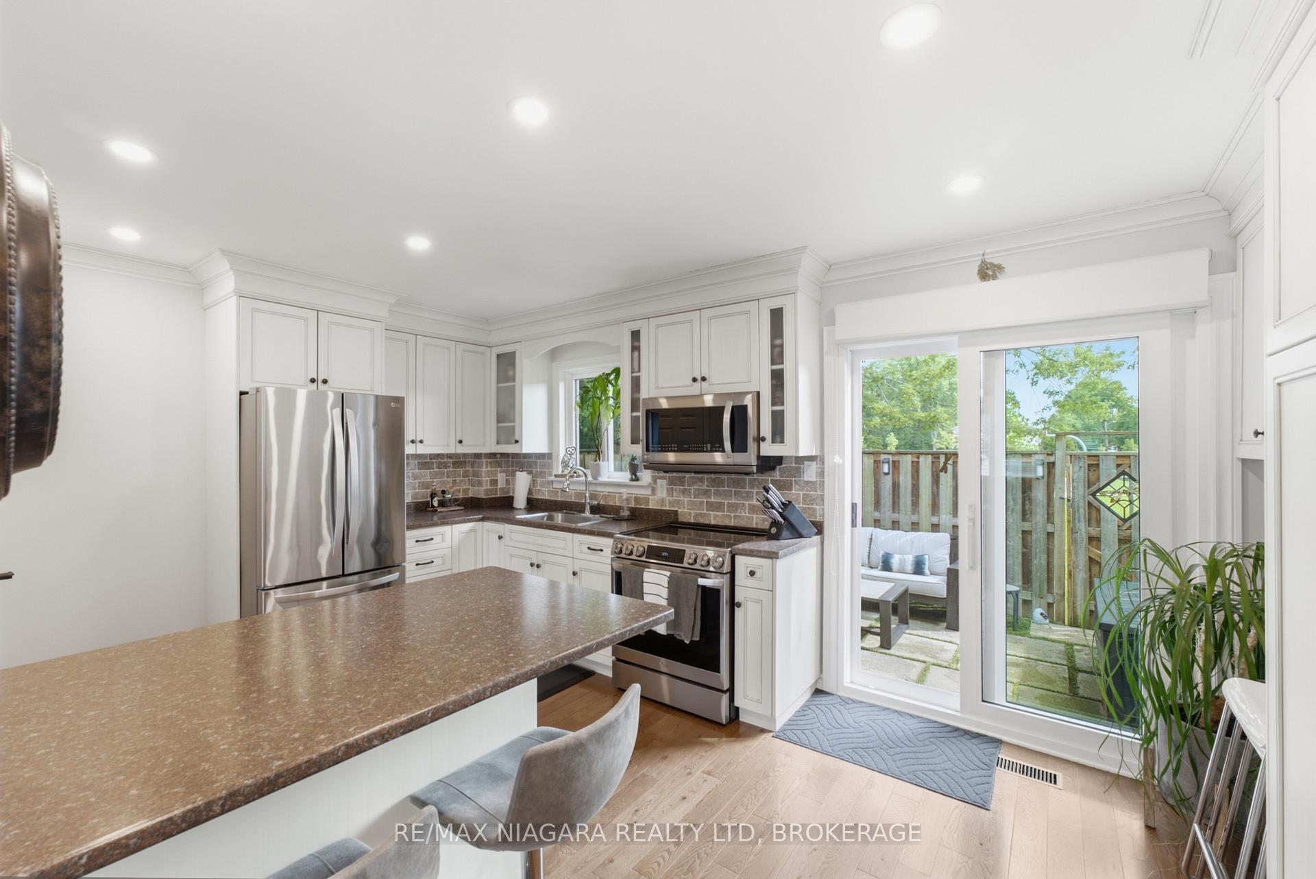 Photo 8 of Unit 35, 2 Weiden Street, St. Catharines, Bunting/Linwell — HOMEH