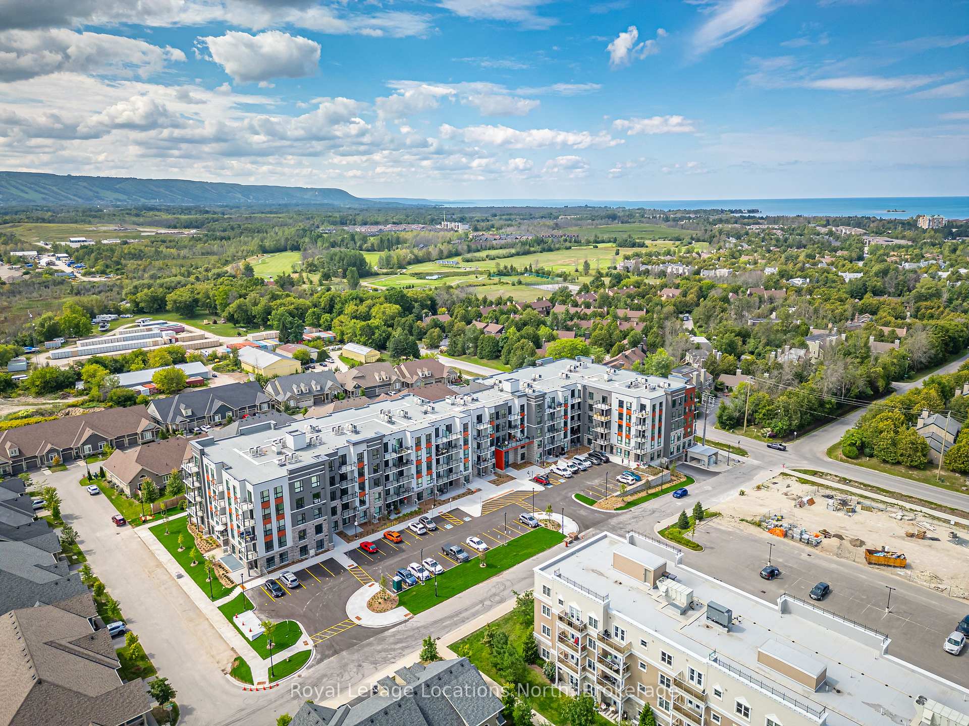 Photo 1 of Unit 422, 4 Kimberly Lane, Collingwood — HOMEH