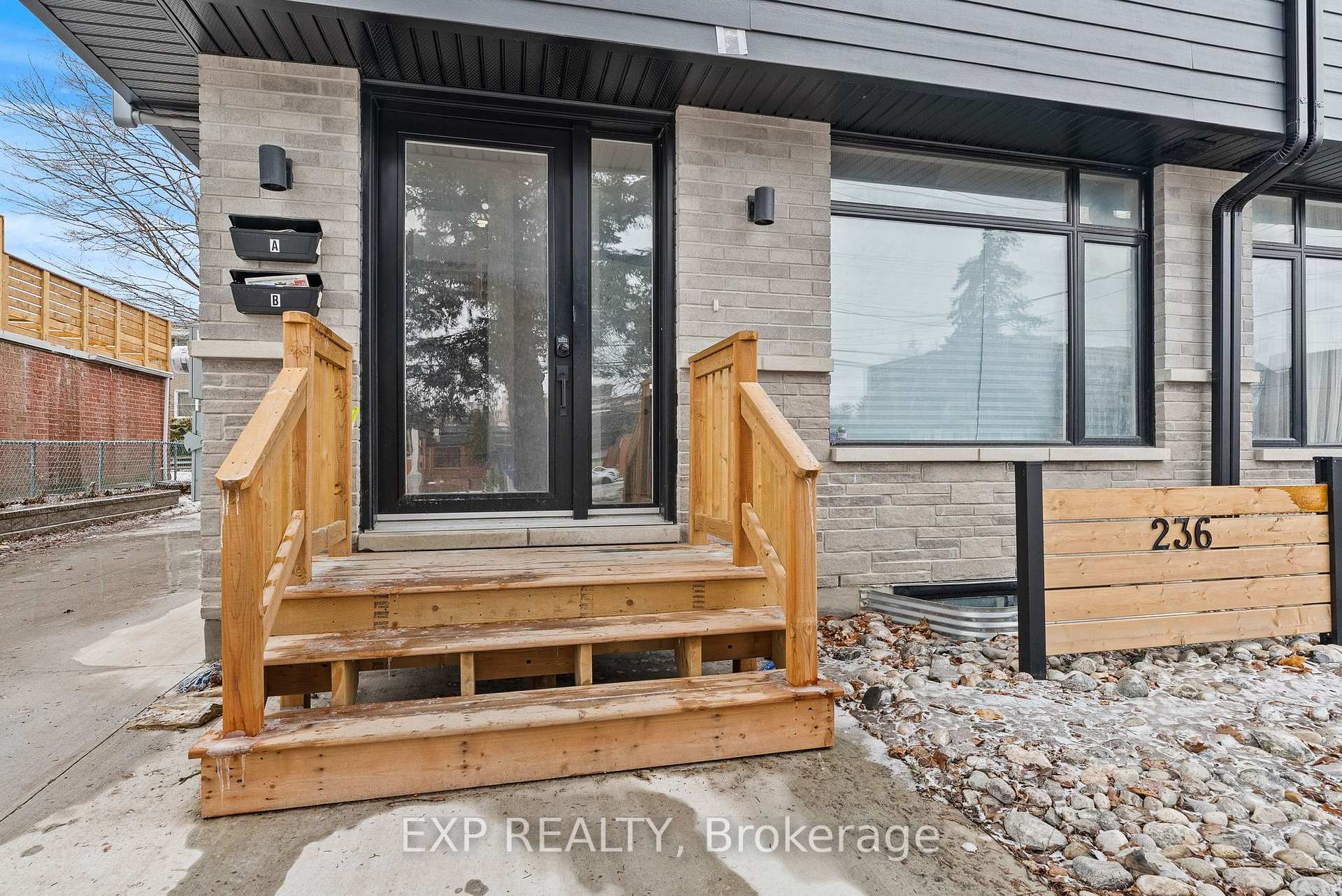 Photo of 236 Woodroffe Avenue