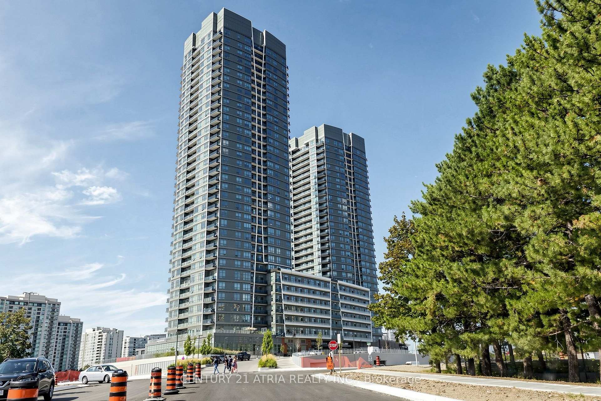 Photo 2 of Unit 508, 30 Upper Mall Way, Vaughan, Brownridge — HOMEH