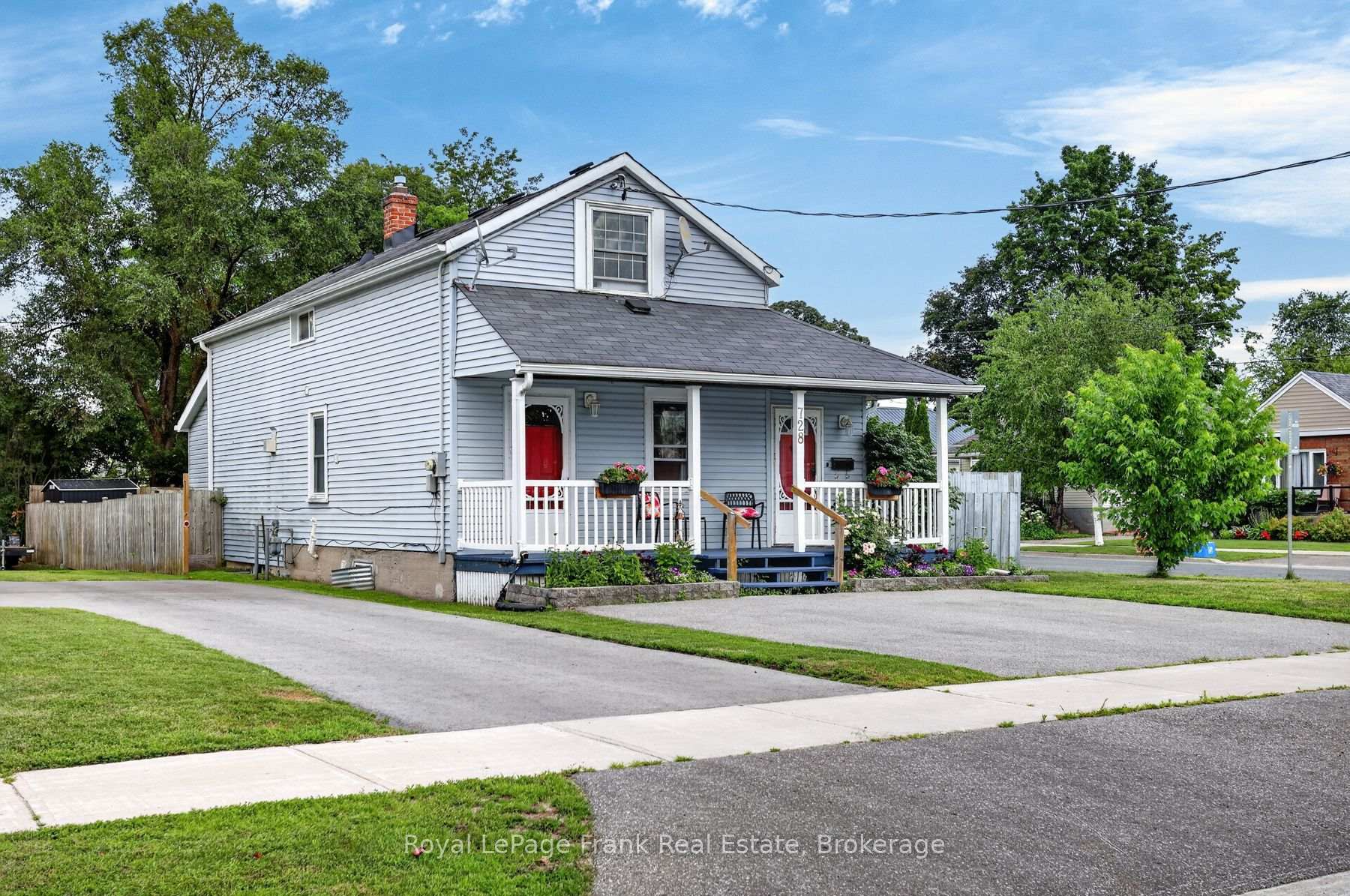 Photo 2 of 728 Hurley Street, Peterborough, Otonabee Ward 1 — HOMEH
