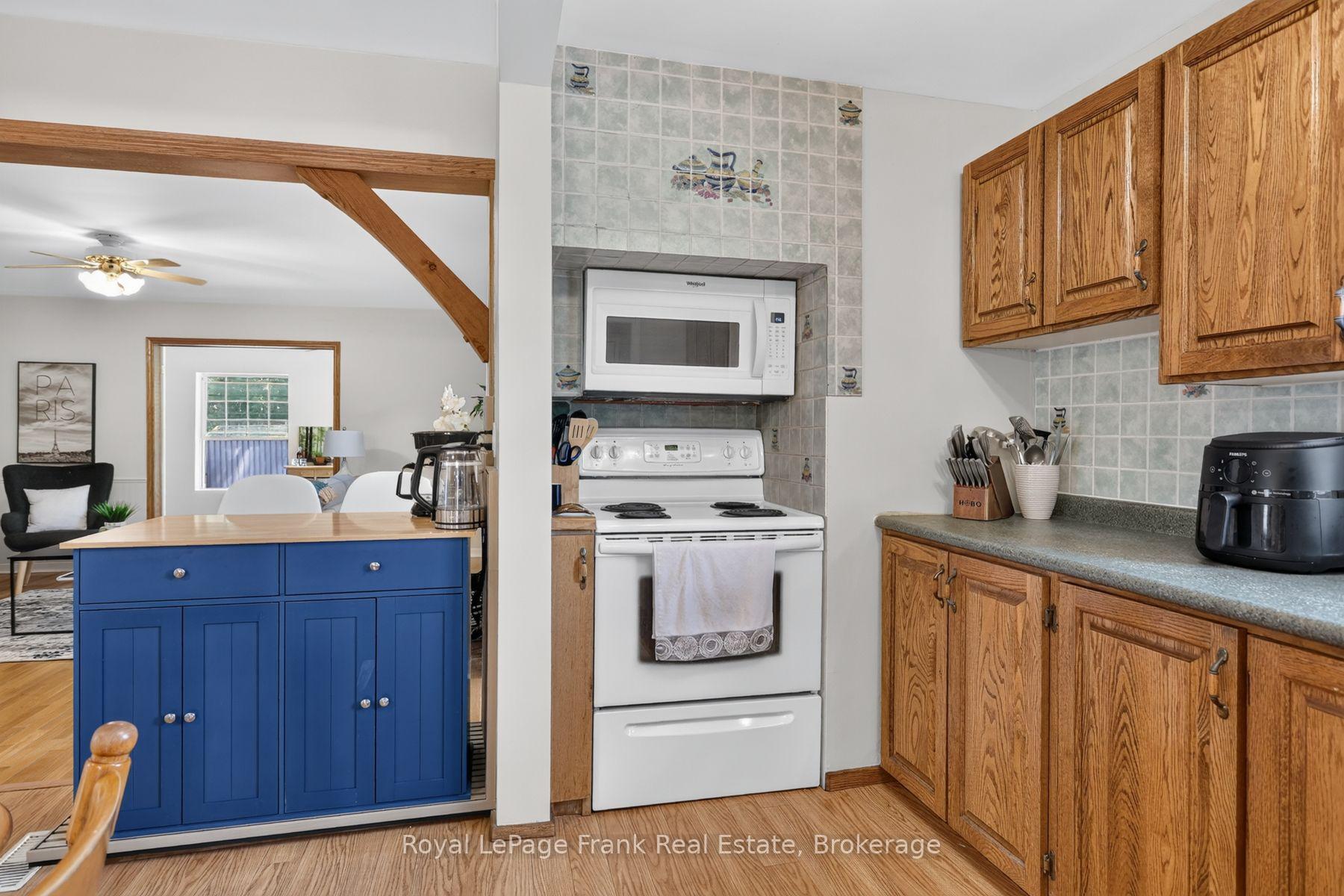 Photo 8 of 728 Hurley Street, Peterborough, Otonabee Ward 1 — HOMEH