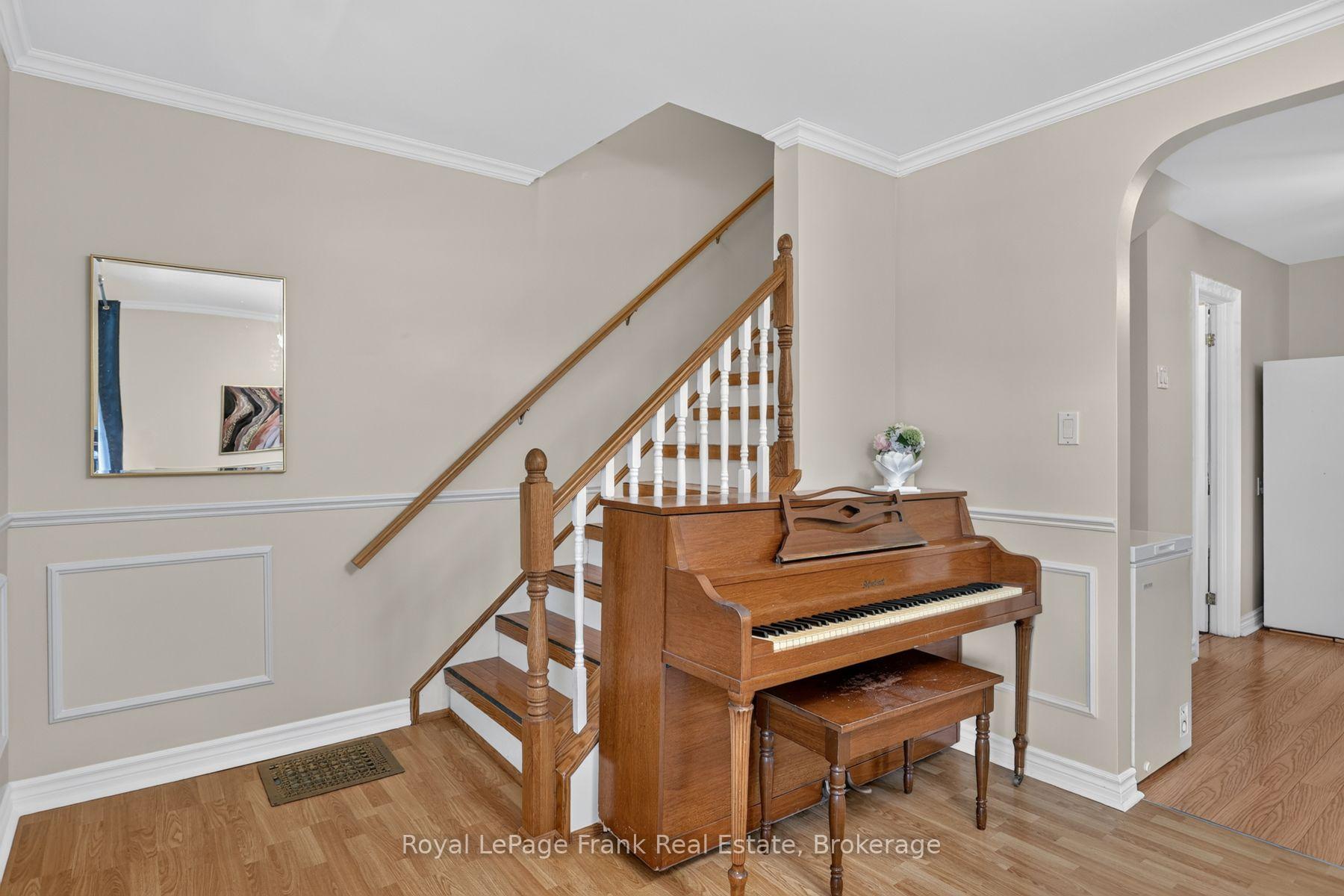 Photo 16 of 728 Hurley Street, Peterborough, Otonabee Ward 1 — HOMEH