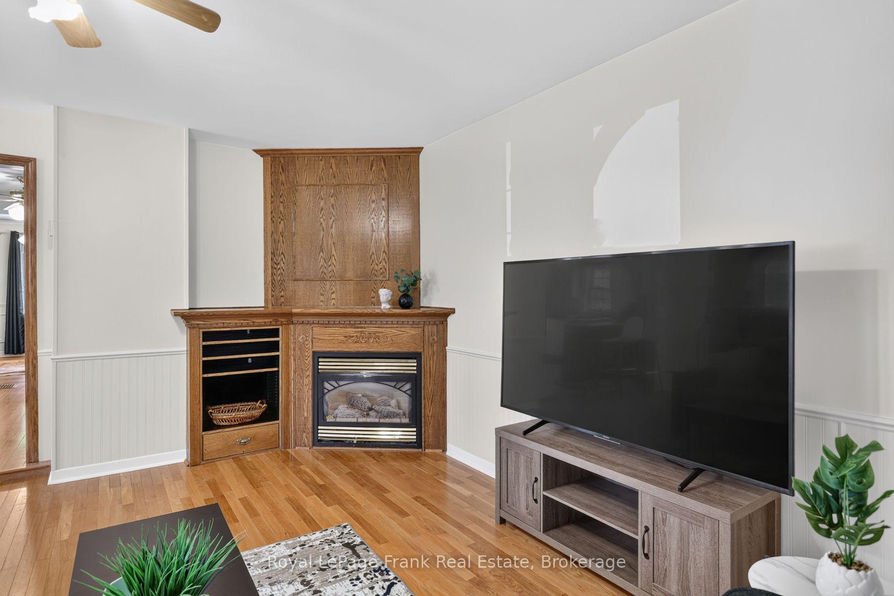 Photo 22 of 728 Hurley Street, Peterborough, Otonabee Ward 1 — HOMEH