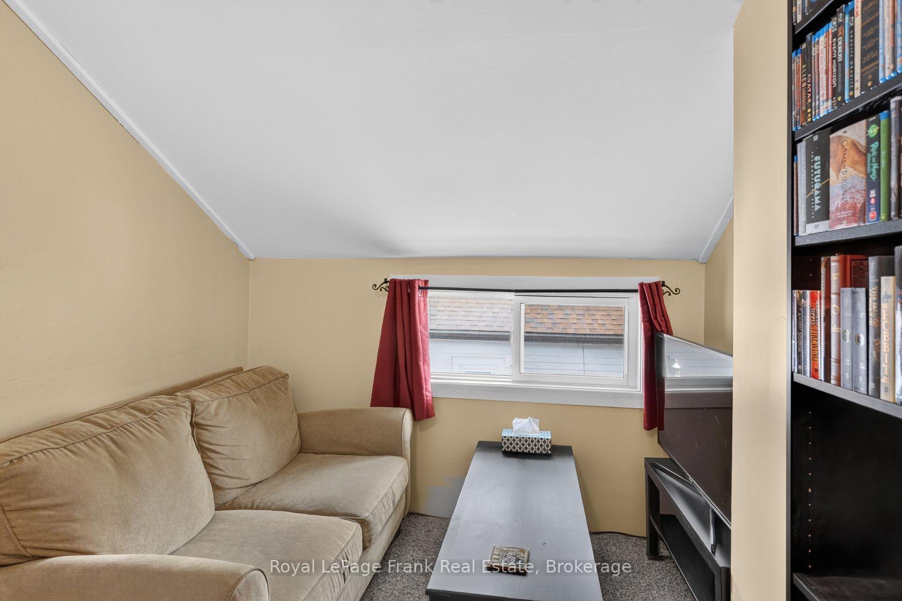 Photo 29 of 728 Hurley Street, Peterborough, Otonabee Ward 1 — HOMEH