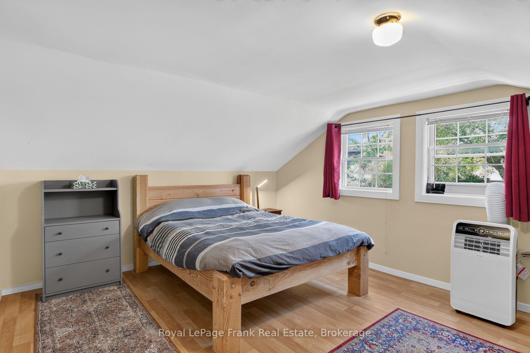 Photo 31 of 728 Hurley Street, Peterborough, Otonabee Ward 1 — HOMEH