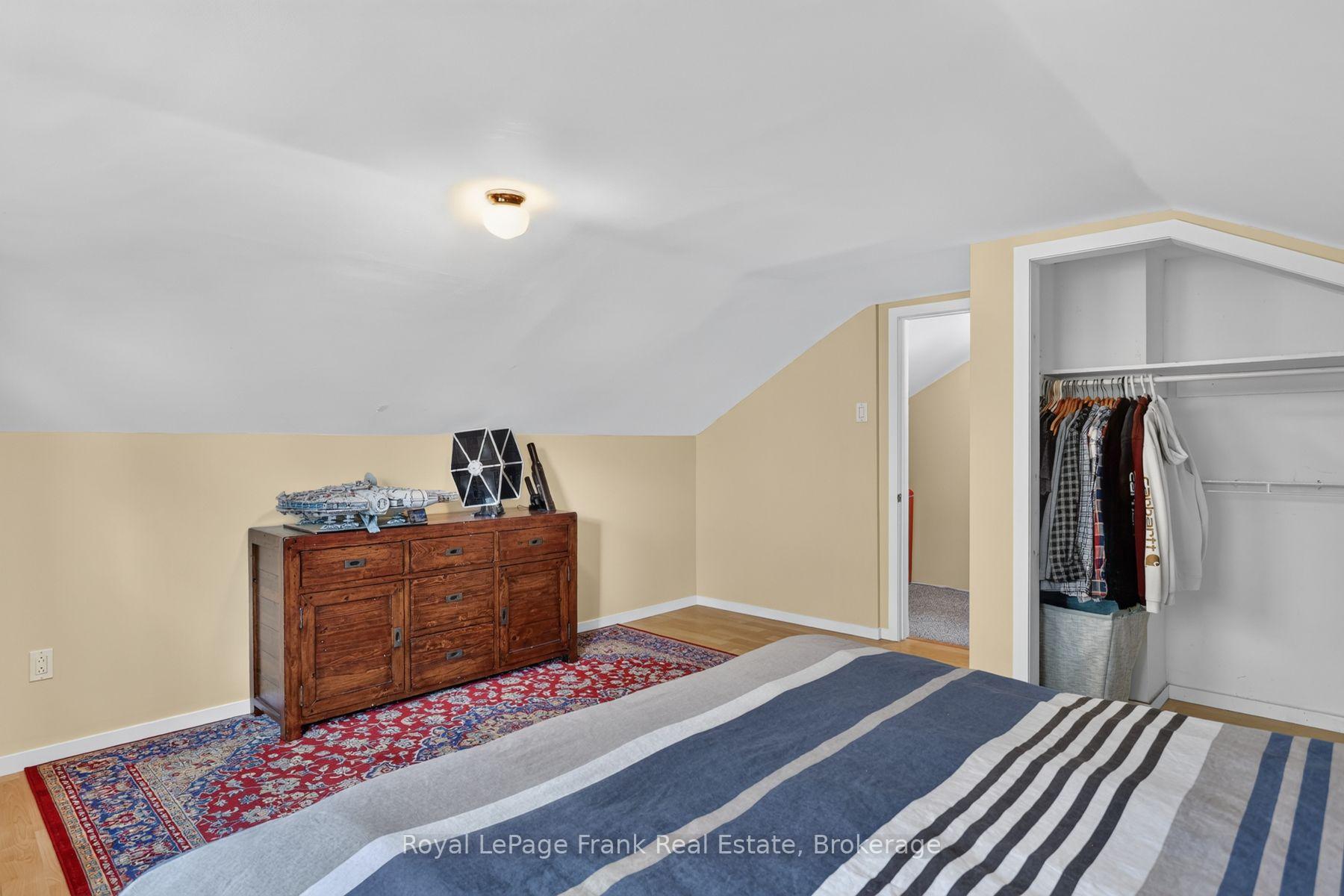 Photo 32 of 728 Hurley Street, Peterborough, Otonabee Ward 1 — HOMEH