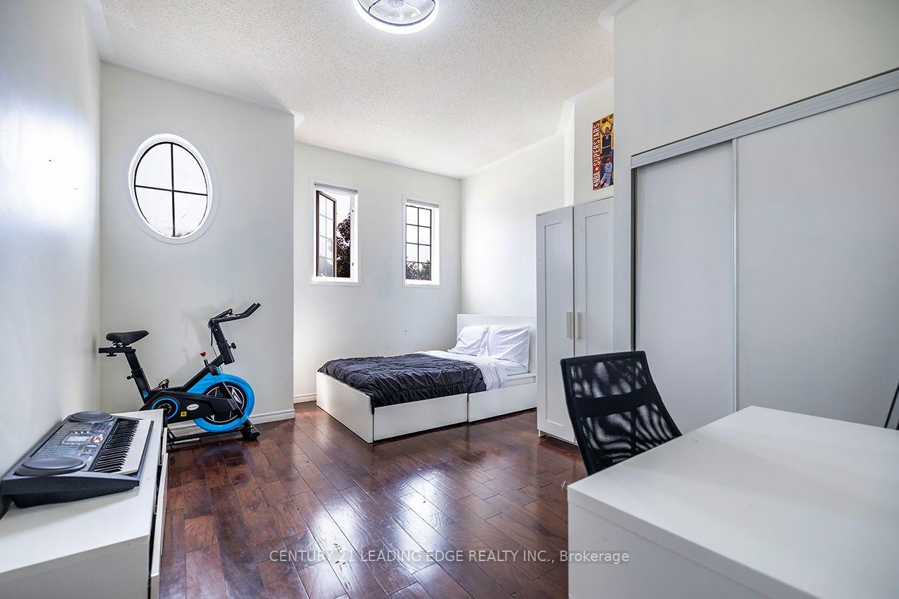Photo 2 of 14 Guildwood Drive, Clarington, Bowmanville — HOMEH