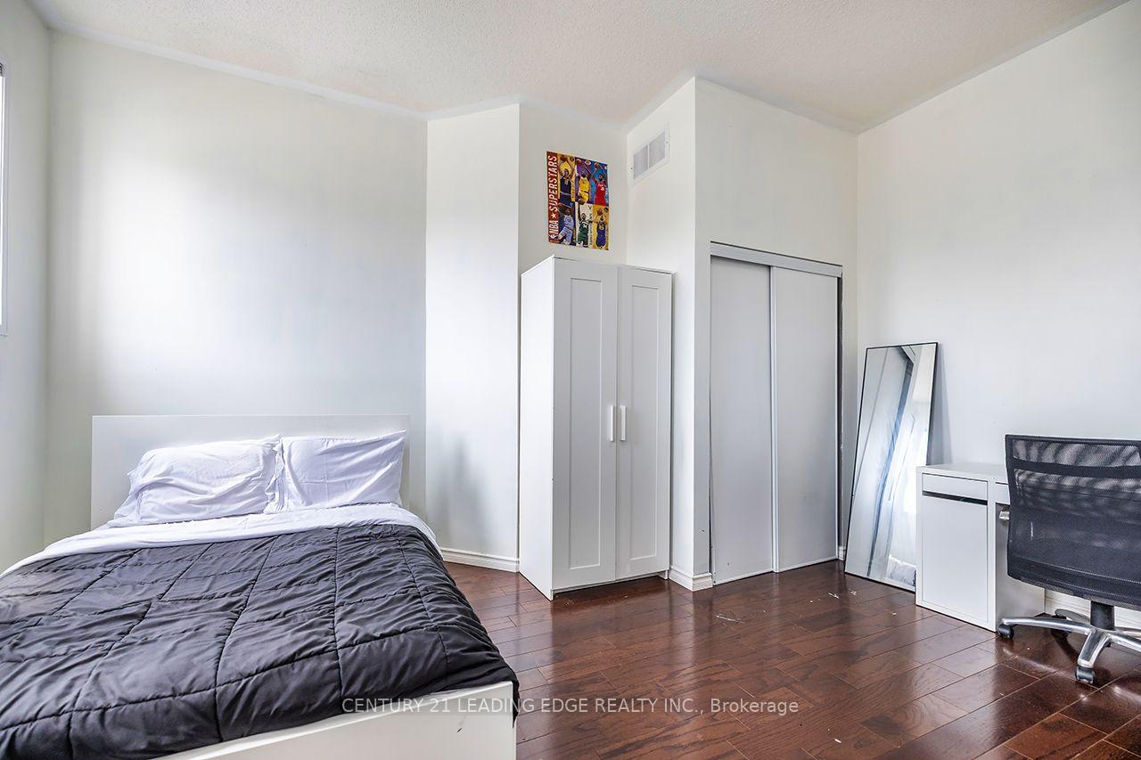 Photo 3 of 14 Guildwood Drive, Clarington, Bowmanville — HOMEH