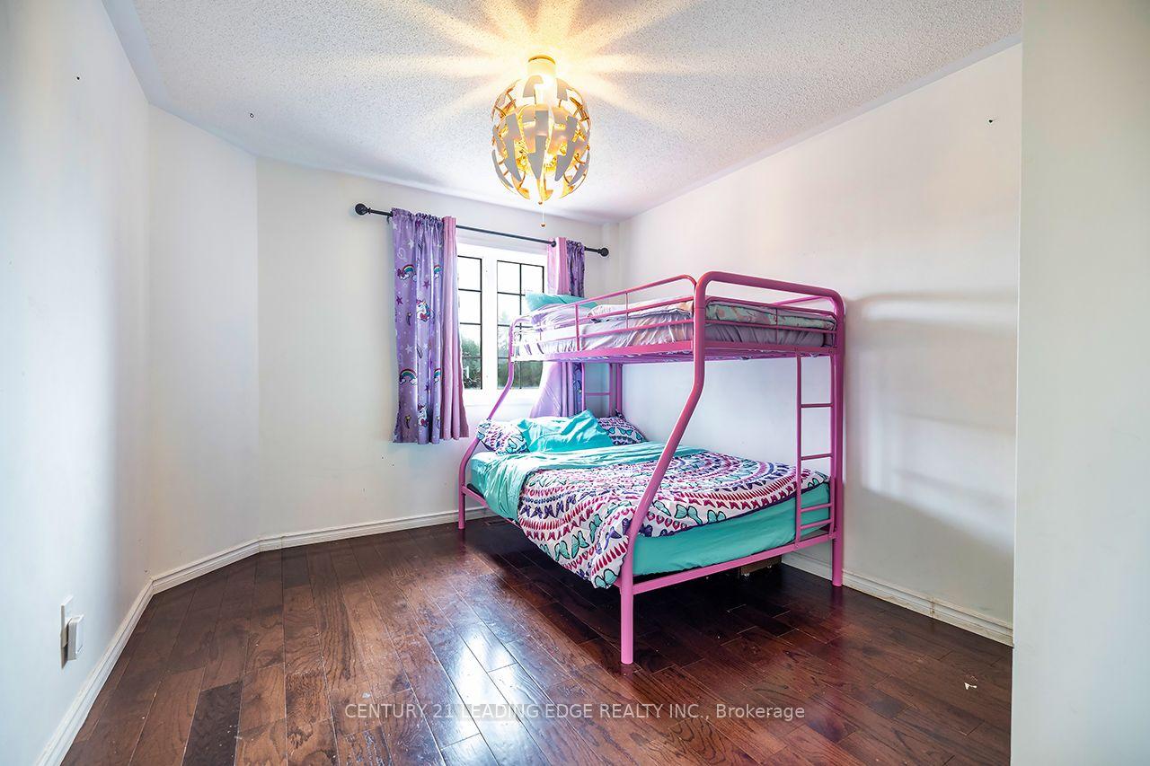 Photo 5 of 14 Guildwood Drive, Clarington, Bowmanville — HOMEH