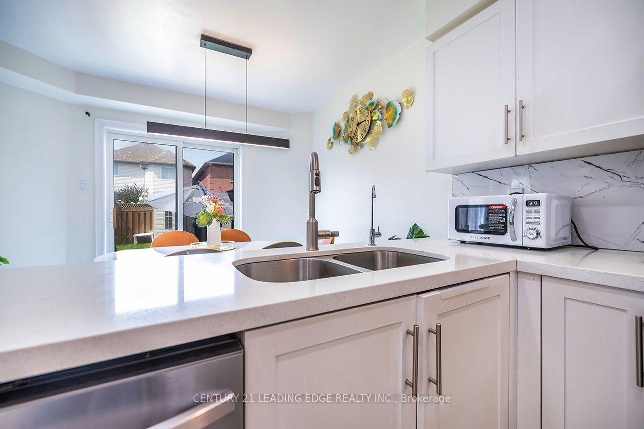Photo 25 of 14 Guildwood Drive, Clarington, Bowmanville — HOMEH